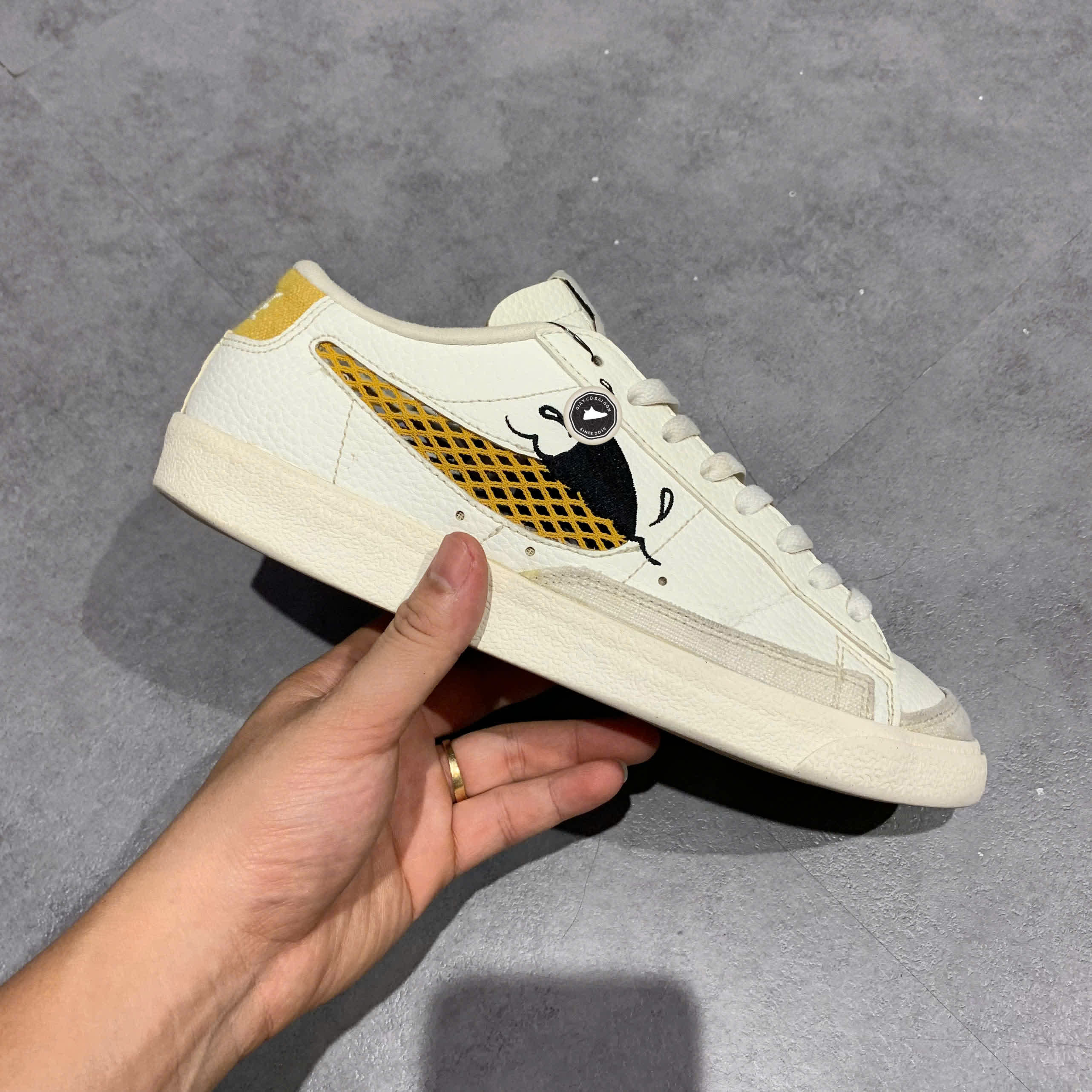 NIKE BLAZER LOW ’77 SE NEXT NATURE “SUN CLUB” – DM0210‑100 – GIÀY 2HAND CHÍNH HÃNG [PVN194?]