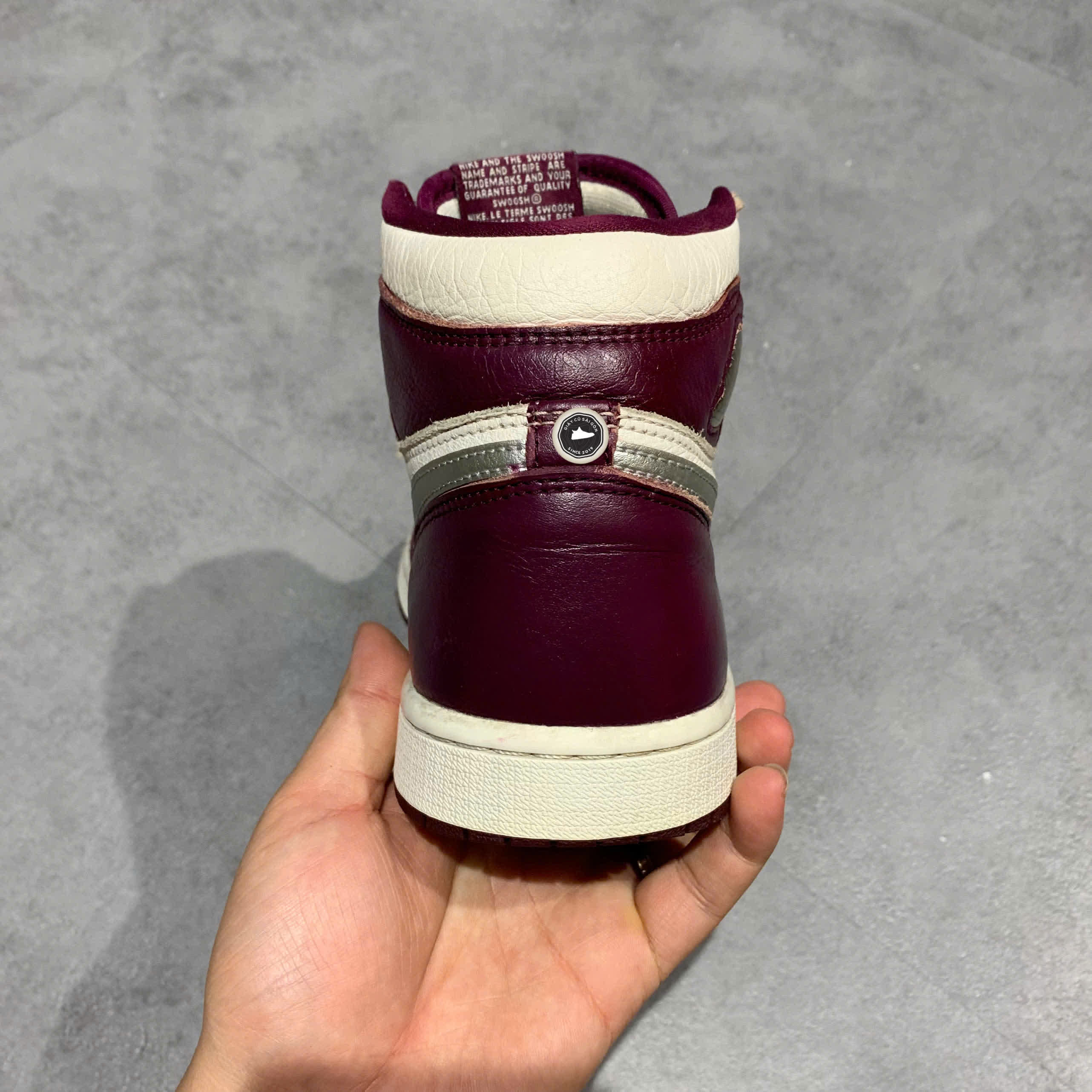 AIR JORDAN 1 RETRO HIGH OG BORDEAUX – 555088 611 SIZE 41 – GIÀY 2HAND CHÍNH HÃNG