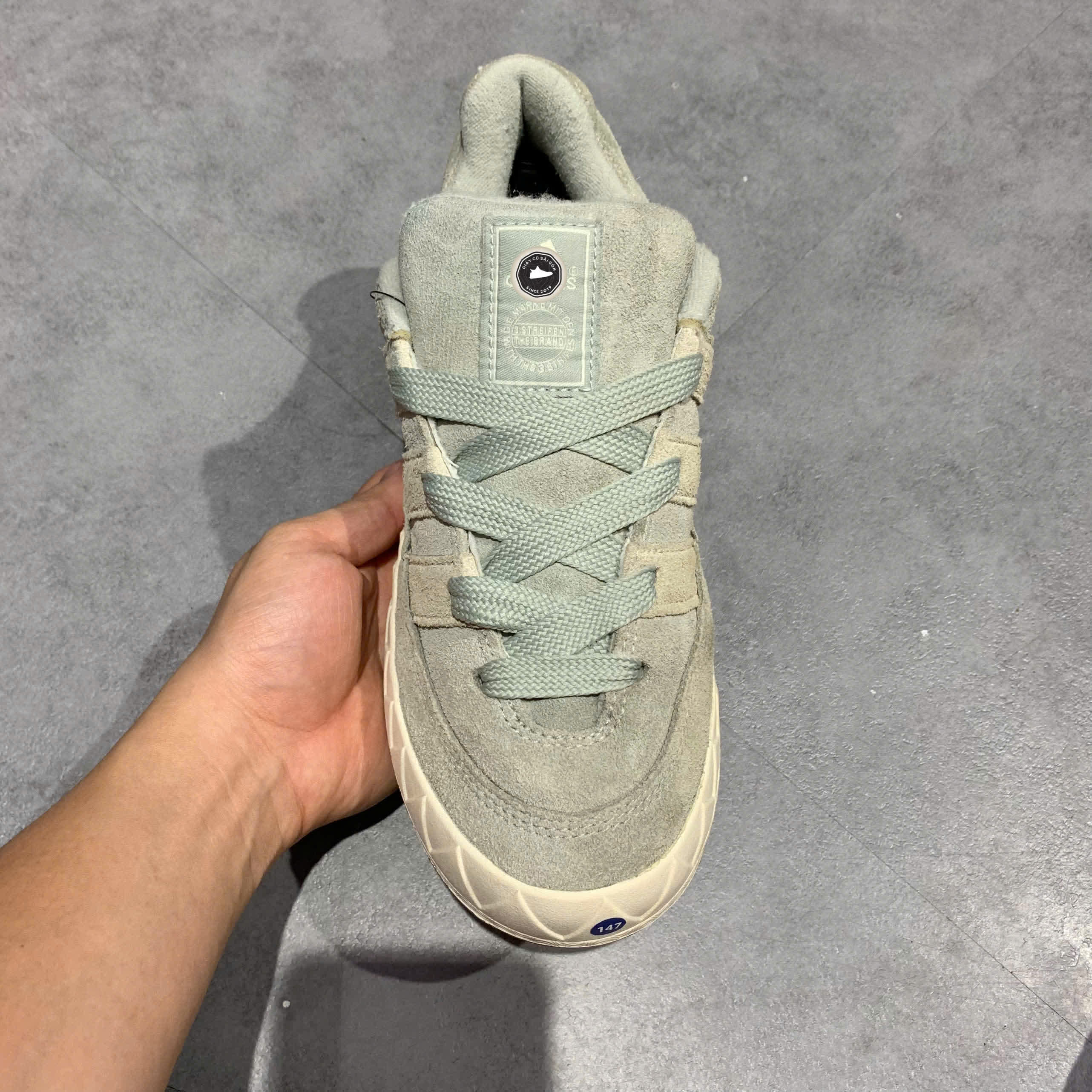 ADIDAS ADIMATIC ‘WONDER SILVER/GUM’ – IE9863 – SIZE 41 1/3 GIÀY 2HAND CHÍNH HÃNG [PVN19366]