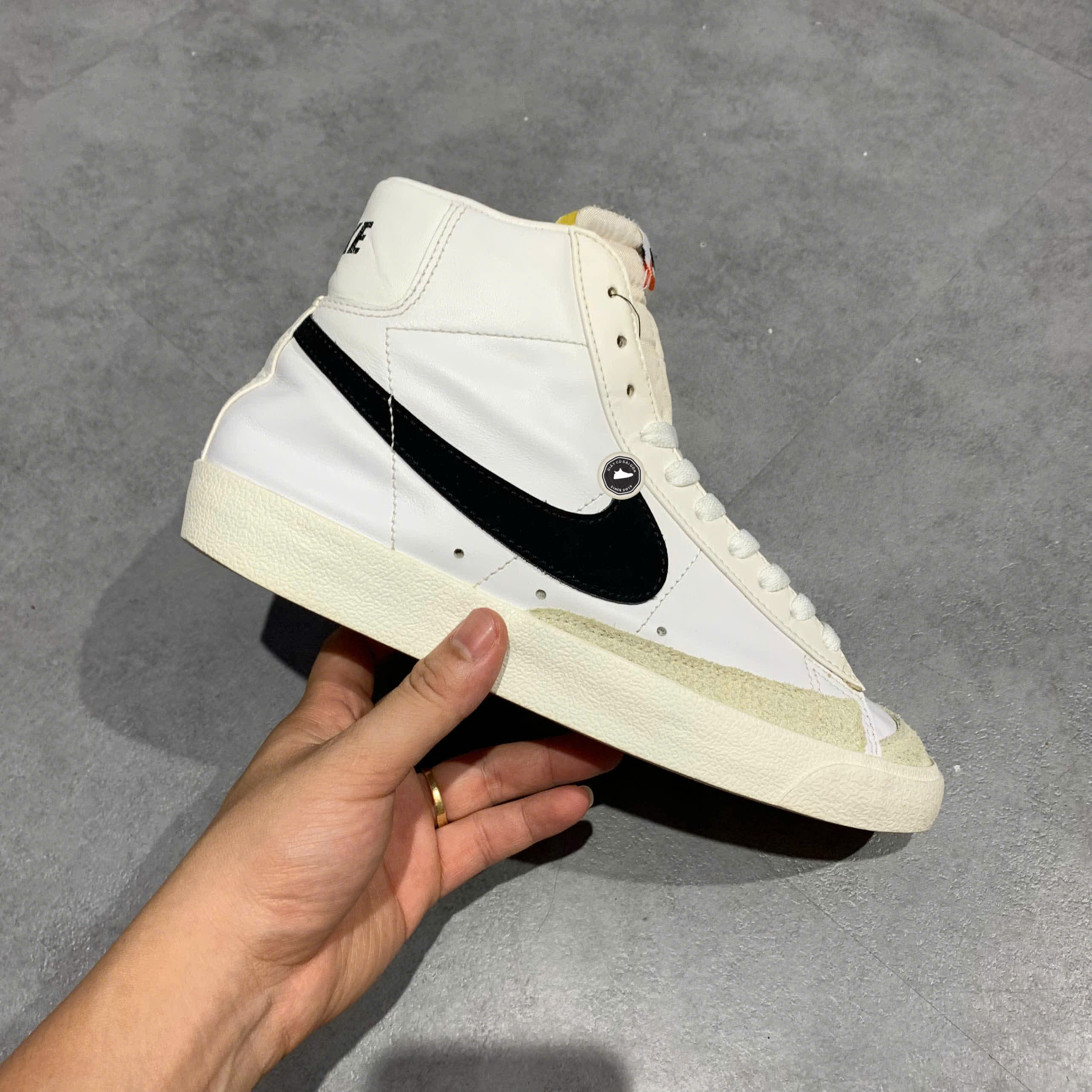NIKE BLAZER MID ’77 VINTAGE 'WHITE/BLACK' – BQ6806‑100 – GIÀY 2HAND CHÍNH HÃNG [PVN19397]