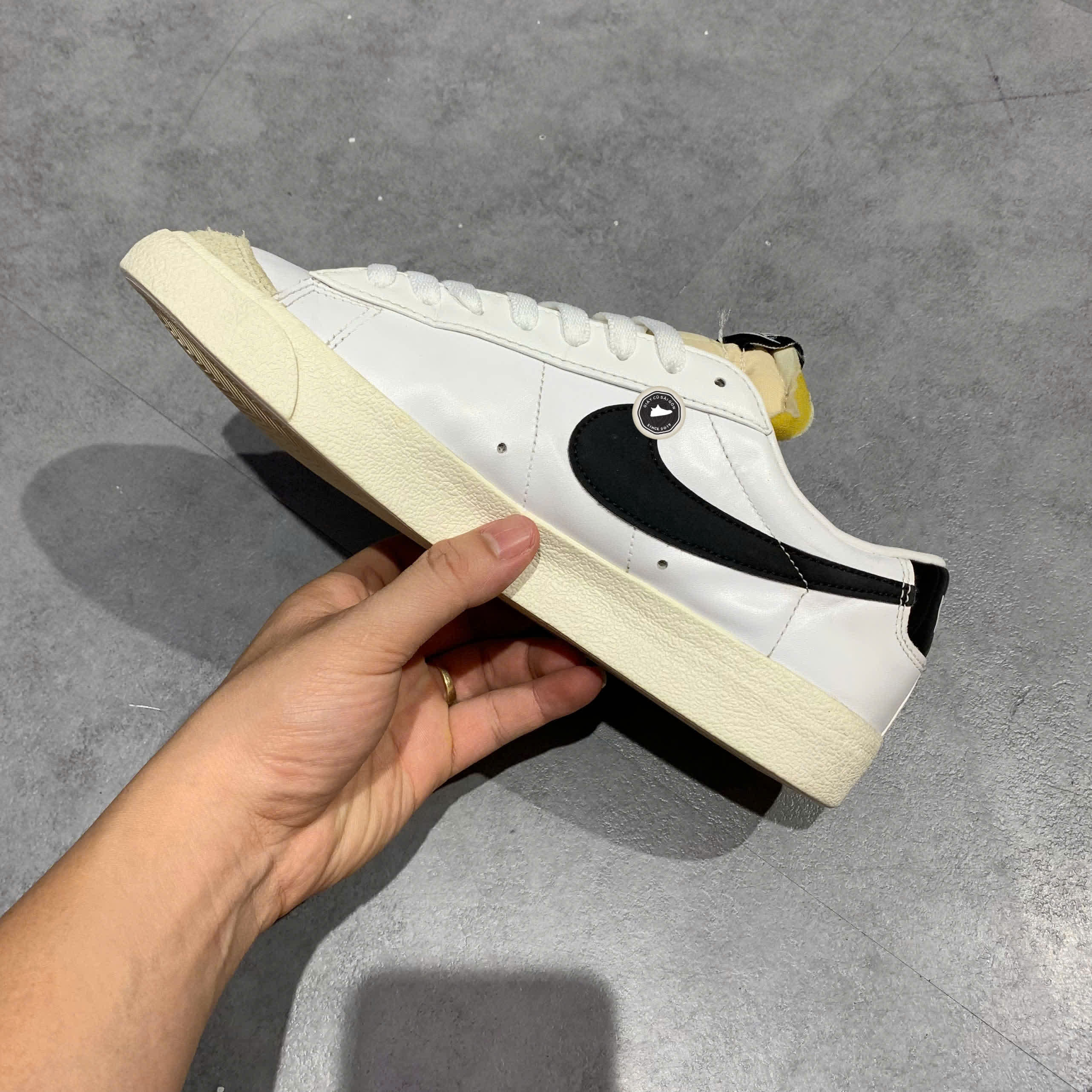 NIKE BLAZER LOW ’77 WHITE BLACK – DC4769 102 – GIÀY 2HAND CHÍNH HÃNG [PVN19470]