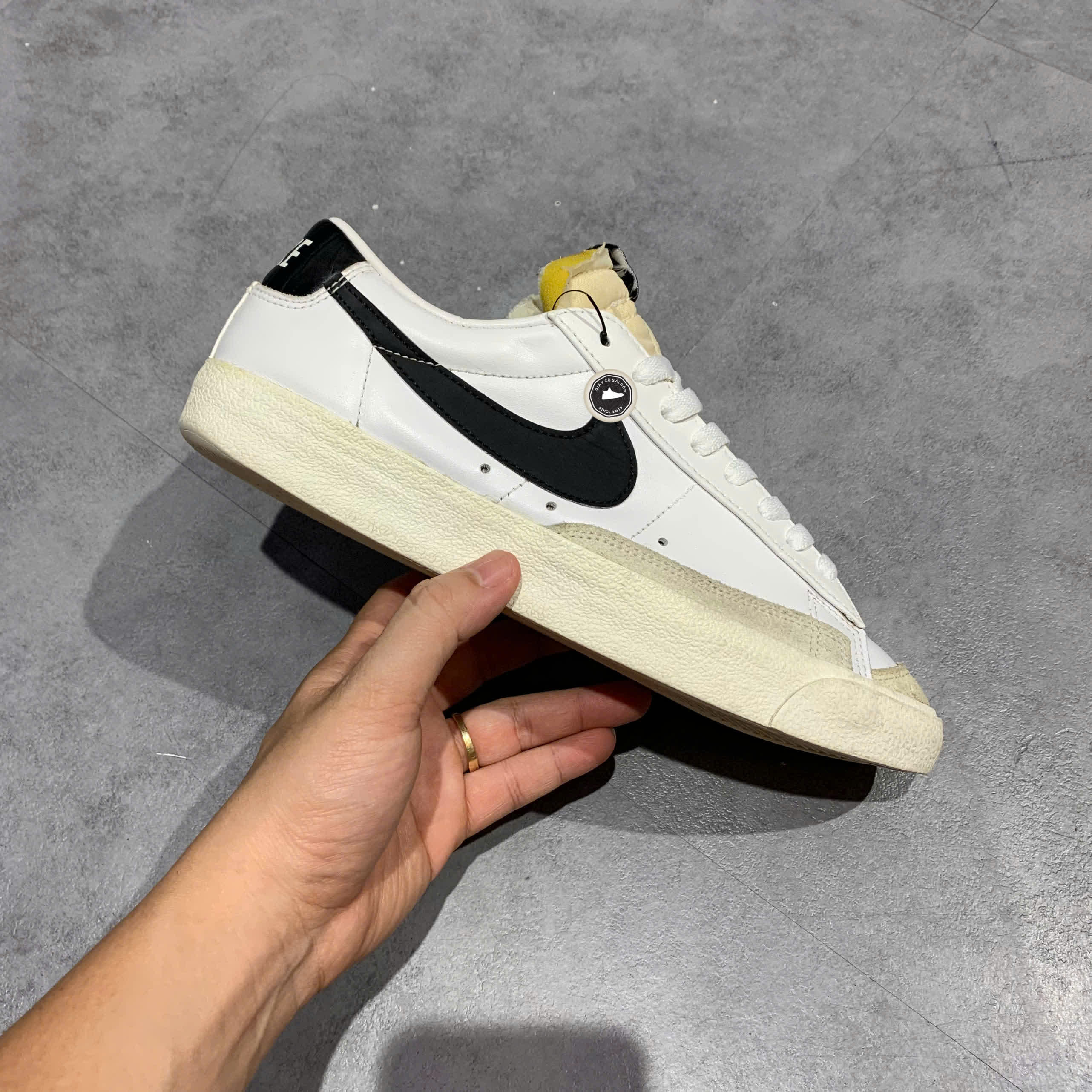 NIKE BLAZER LOW ’77 WHITE BLACK – DC4769 102 – GIÀY 2HAND CHÍNH HÃNG [PVN19470]