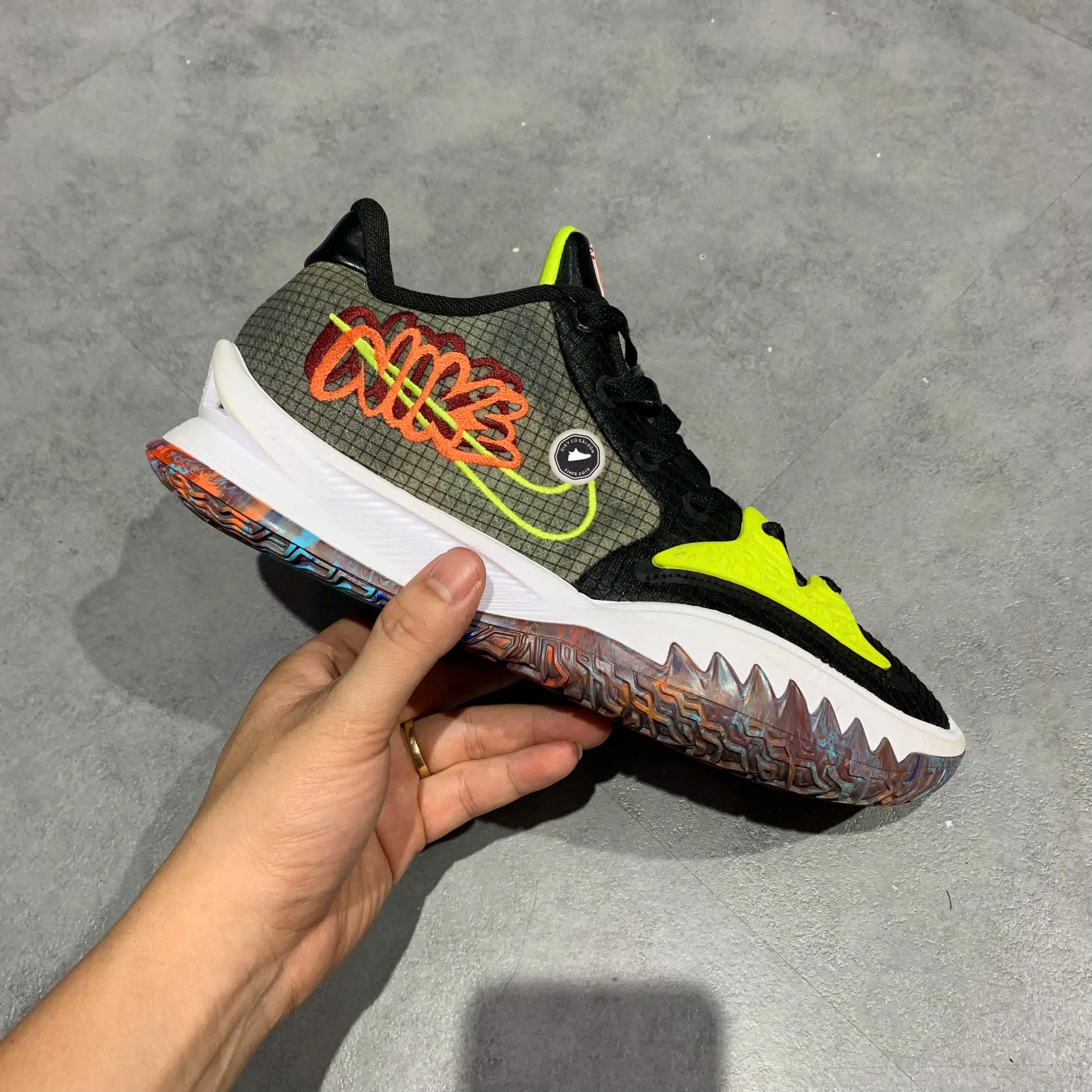 NIKE KYRIE LOW 4 EP “BLACK TURF ORANGE” CZ0105 002 – GIÀY 2HAND CHÍNH HÃNG PVN19189
