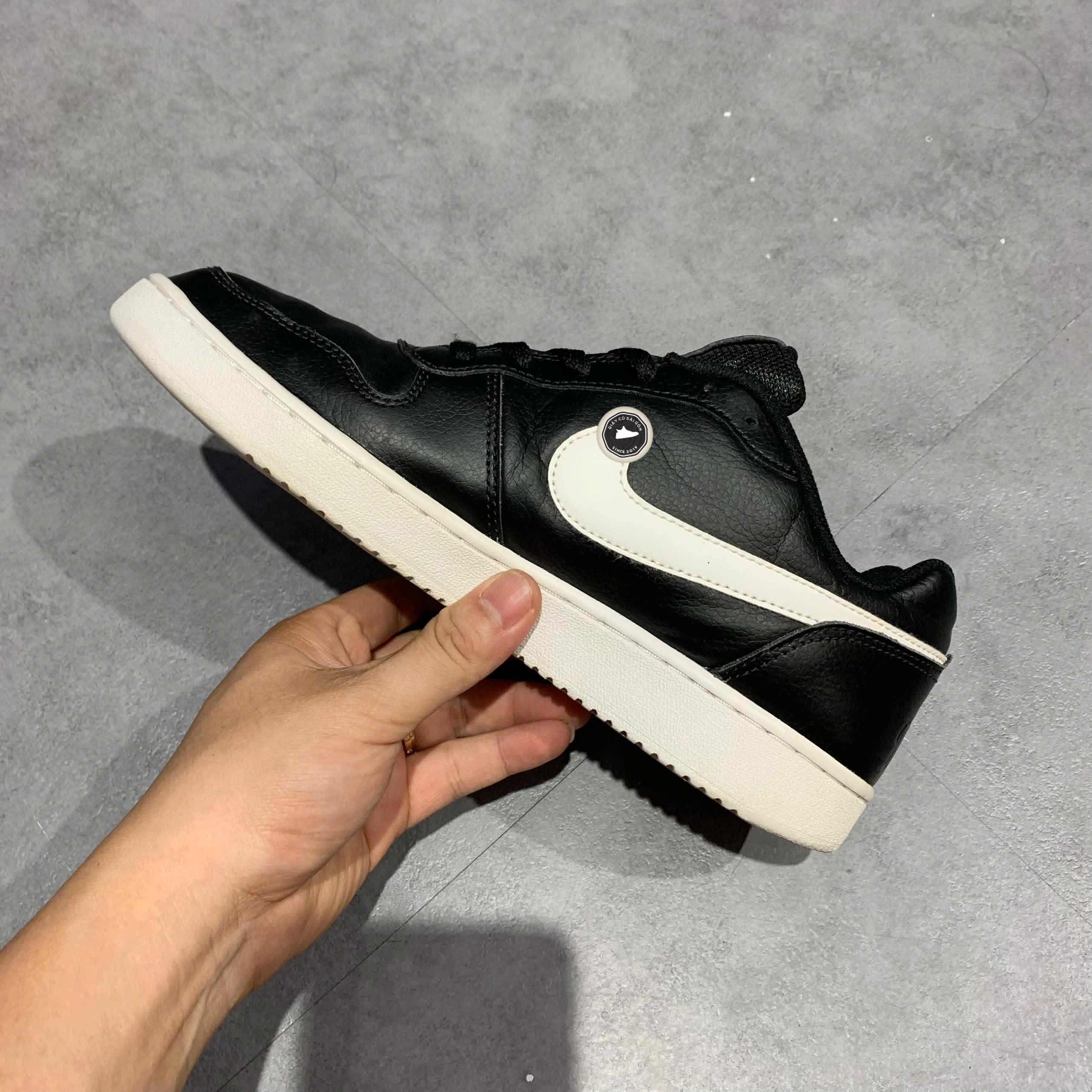 NIKE EBERNON LOW BLACK – AQ1775 002 SIZE 40.5 – GIÀY 2HAND CHÍNH HÃNG