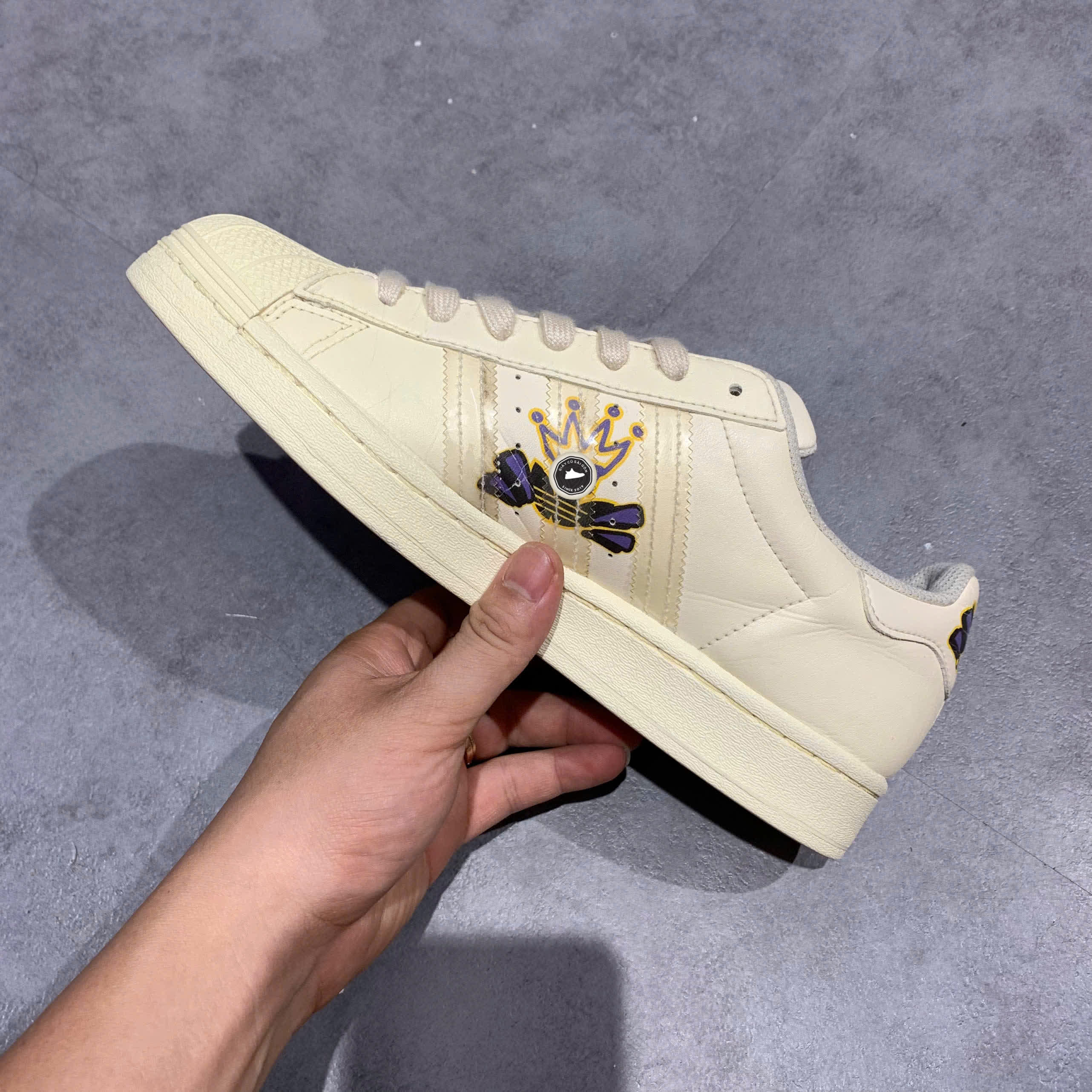 ADIDAS SUPERSTAR WHITE PURPLE GREEN – GW4443 SIZE 40 2/3 – GIÀY 2HAND CHÍNH HÃNG
