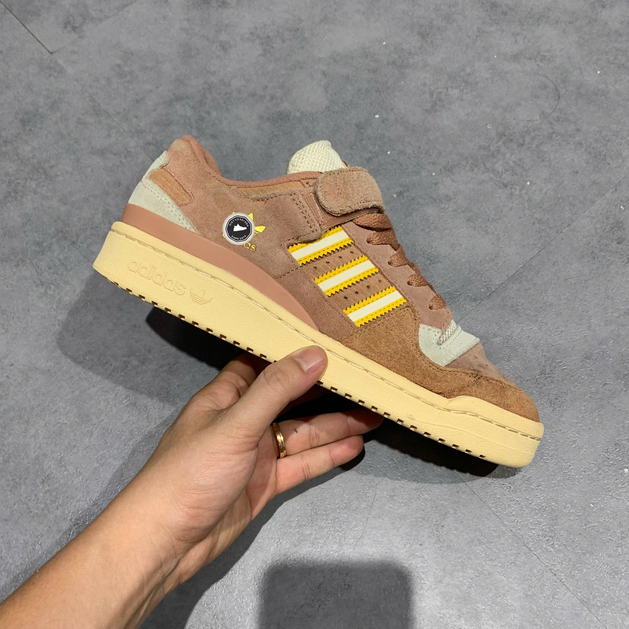 ADIDAS FORUM 84 LOW ‘CLAY STRATA’ – SIZE 40 – GIÀY 2HAND CHÍNH HÃNG
