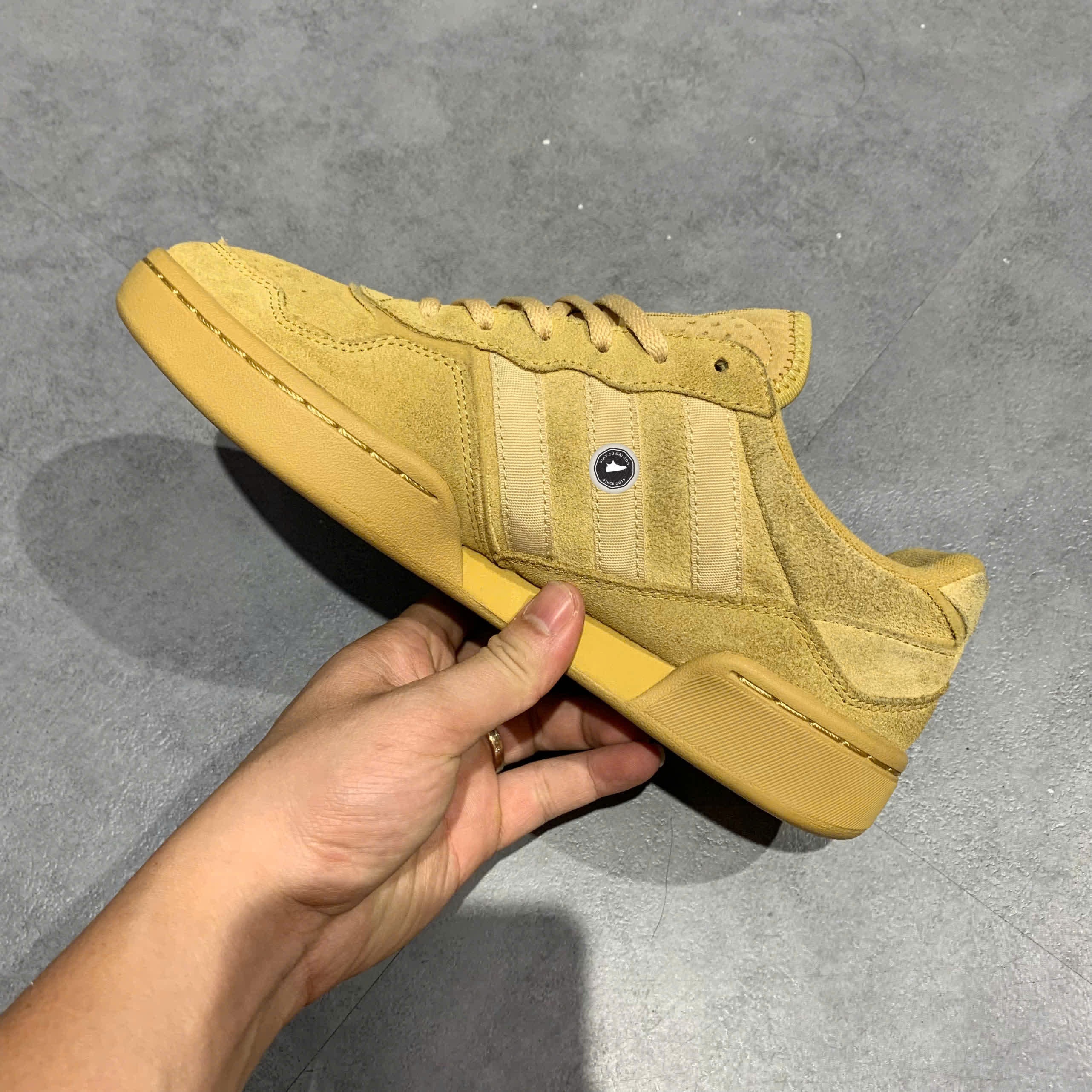 ADIDAS ORIGINALS COURTIC ‘WONDER BEIGE CLAY’ ID6070 – GIÀY 2HAND CHÍNH HÃNG [PVN19350]