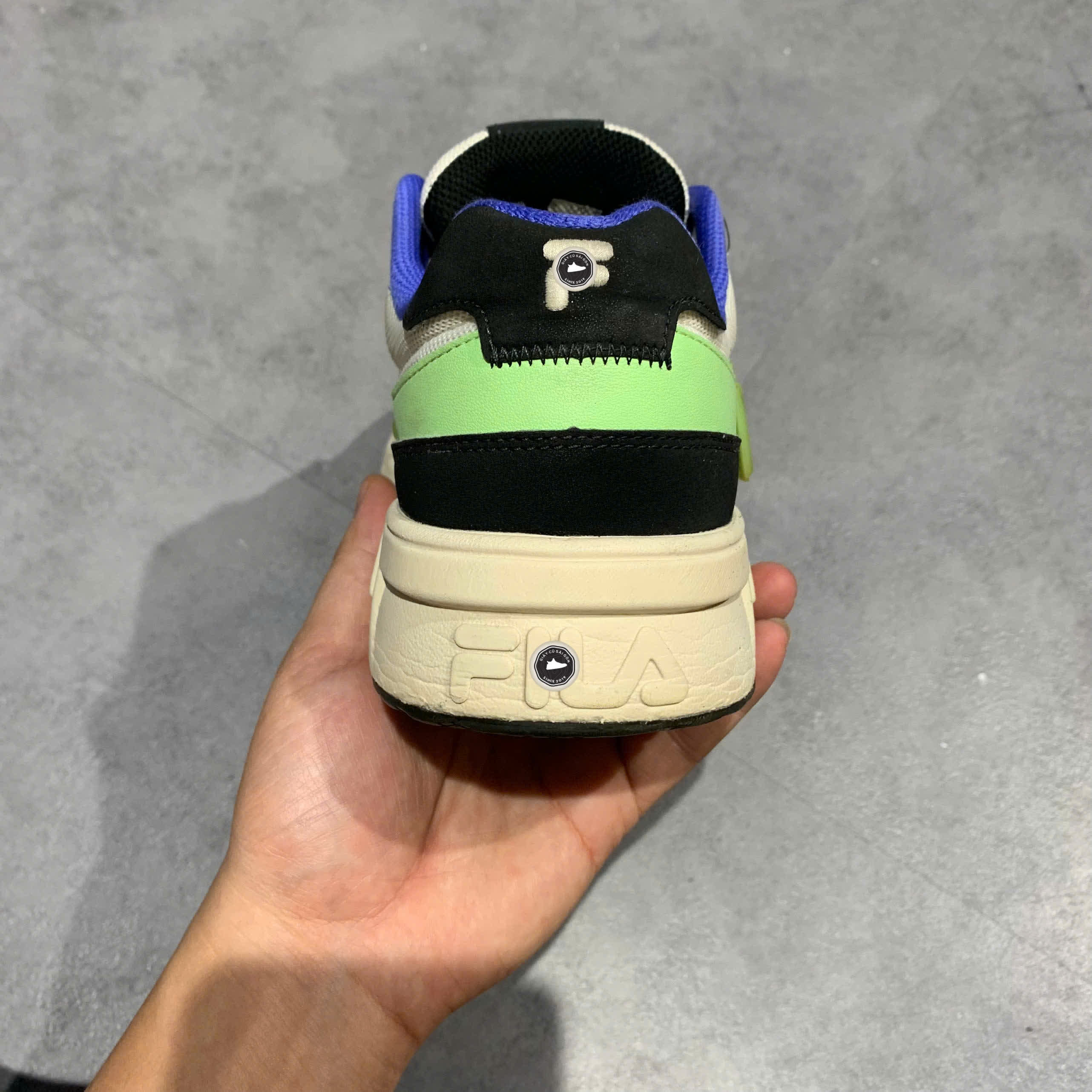 FILA FUSION CLASSIC SKATE SHOES ‘BLACK WHITE BLUE’ – T12M322201FSP SIZE 40 – GIÀY 2HAND CHÍNH HÃNG