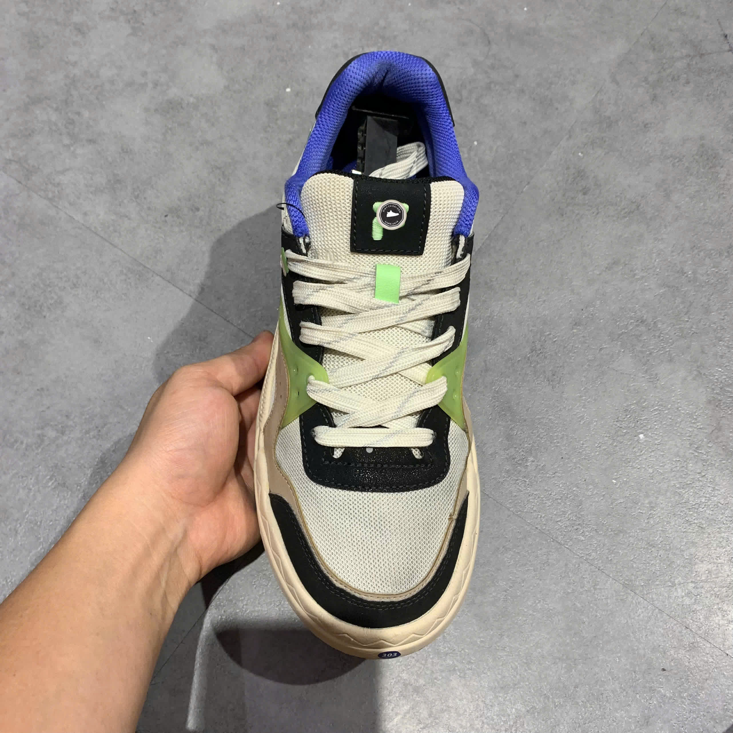 FILA FUSION CLASSIC SKATE SHOES ‘BLACK WHITE BLUE’ – T12M322201FSP SIZE 40 – GIÀY 2HAND CHÍNH HÃNG