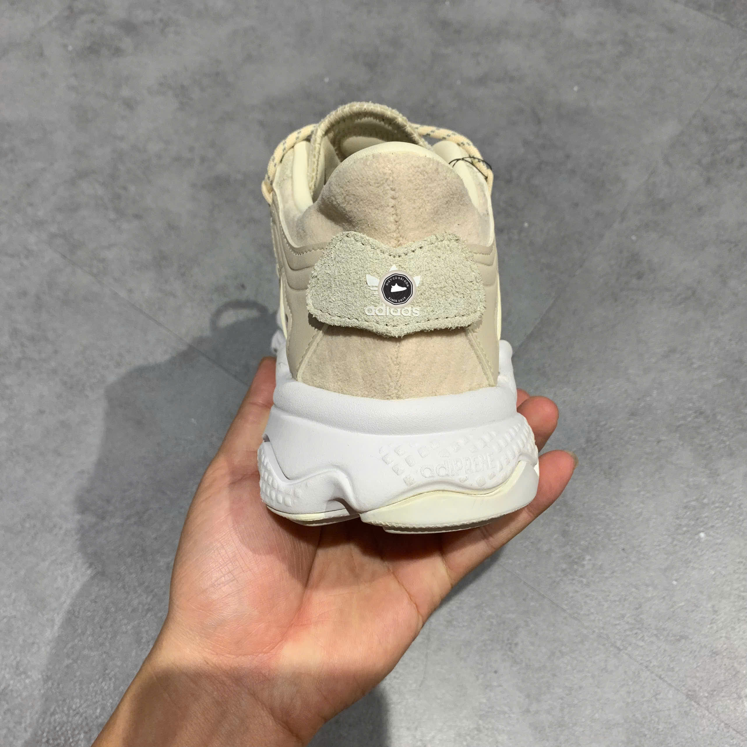ADIDAS OZWEEGO PLUS WONDER WHITE CORE BLACK – H01183 SIZE 40 – GIÀY 2HAND CHÍNH HÃNG