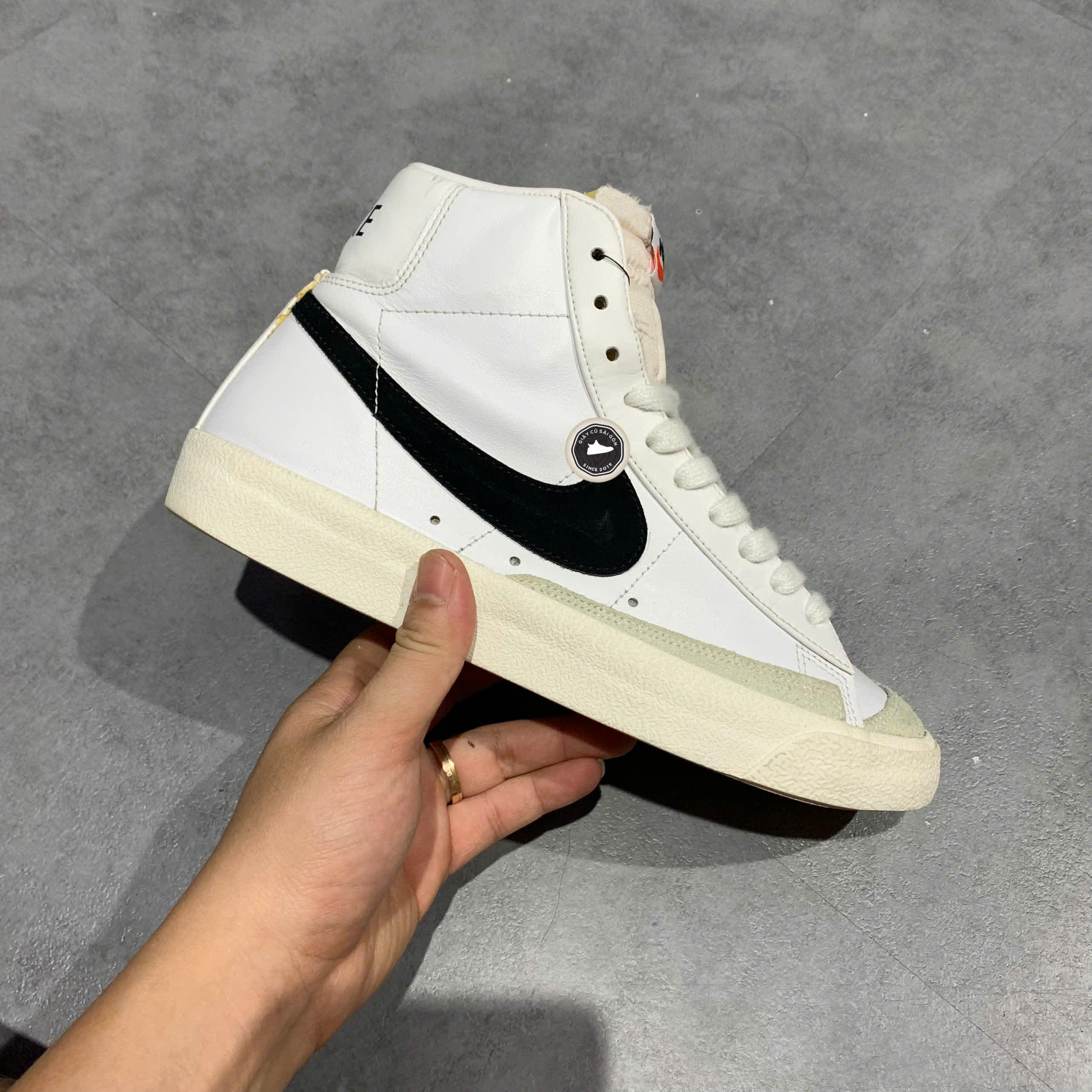Nike Blazer Mid ’77 Vintage ‘White/Black’ – BQ6806‑100 – SIZE 40 – GIÀY 2HAND CHÍNH HÃNG