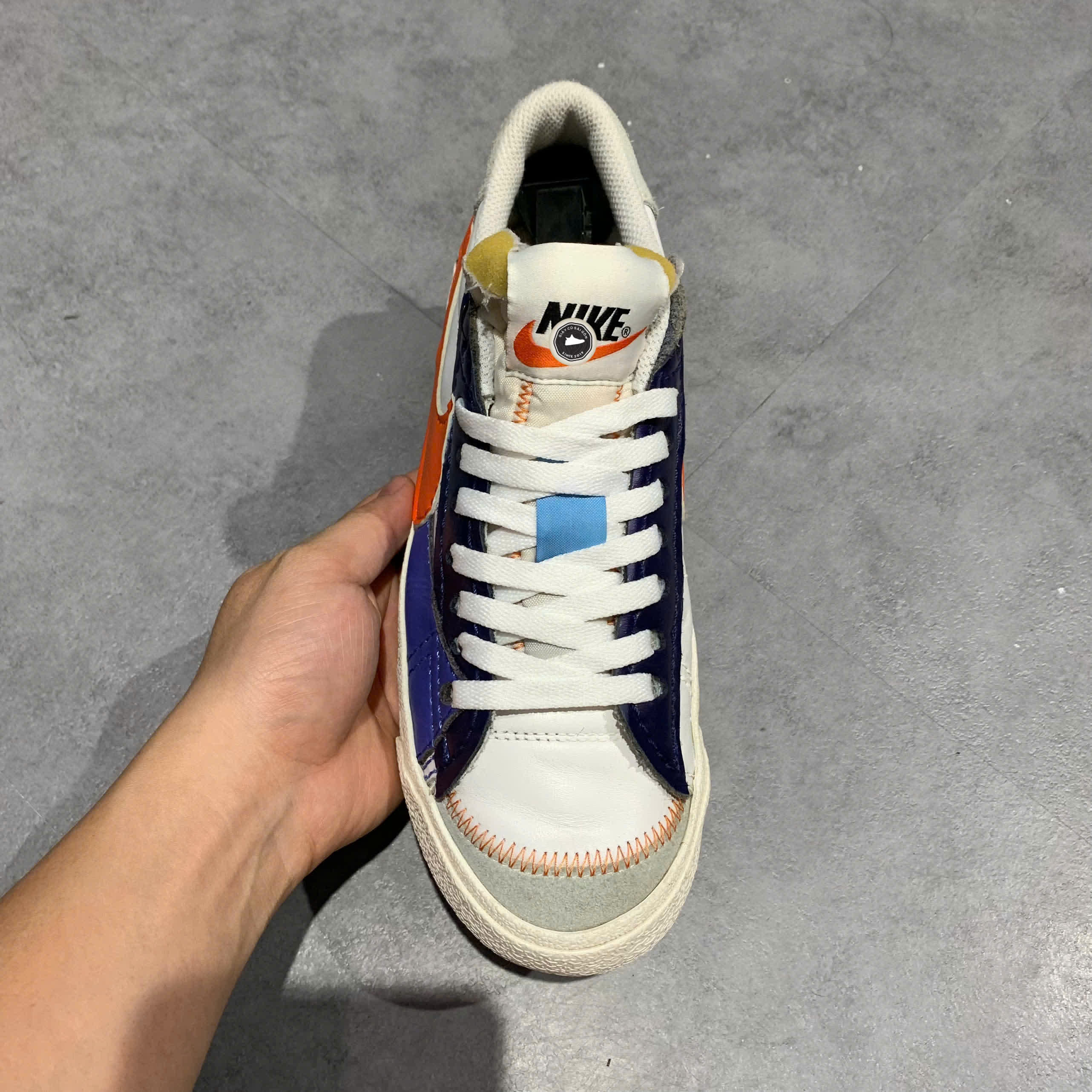 NIKE BLAZER LOW ’77 JUMBO “WHITE SAIL – DEEP ROYAL BLUE – SAFETY ORANGE” – DV9122 181 SIZE 40.5 – GIÀY 2HAND CHÍNH HÃNG