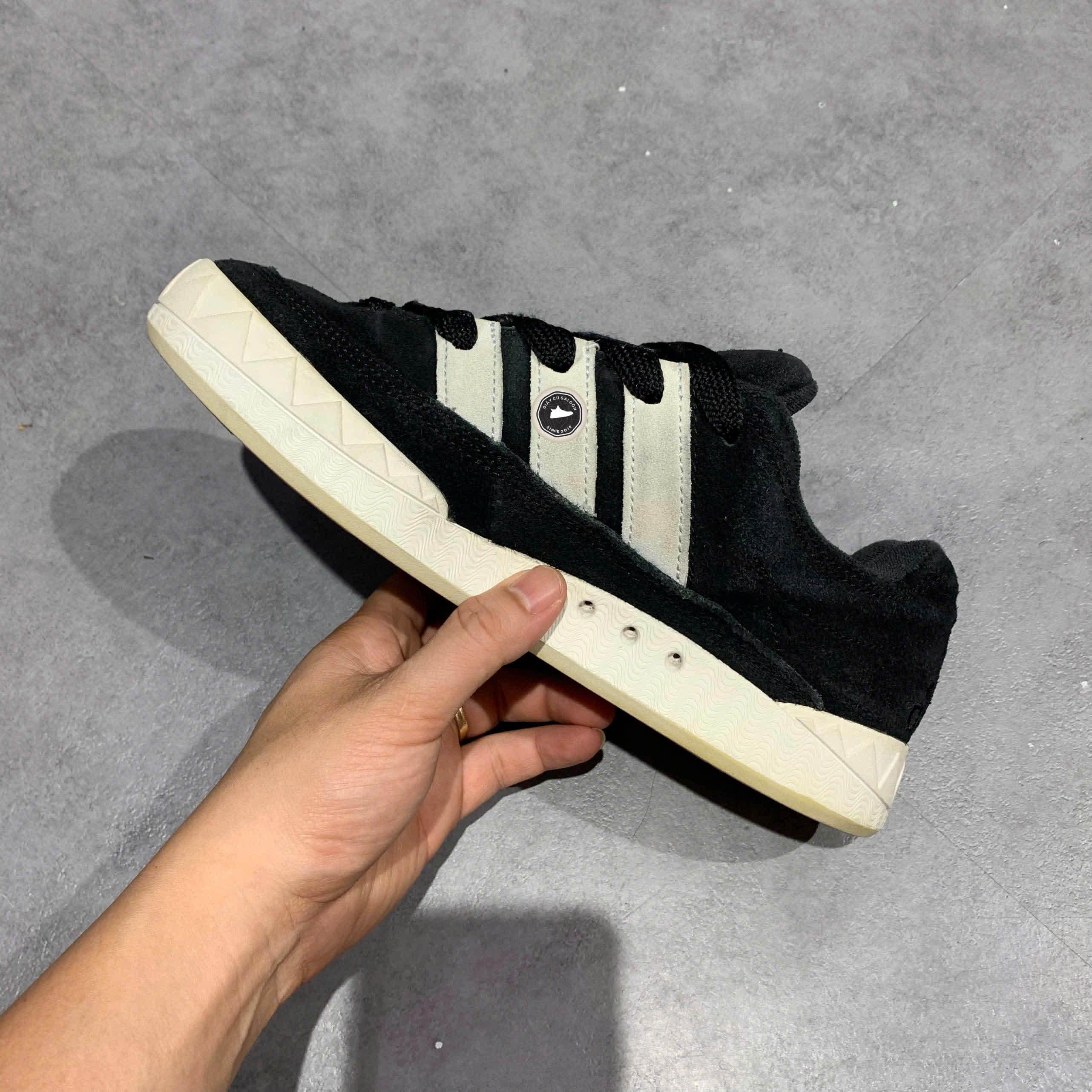 ADIDAS ADIMATIC ‘CORE BLACK / CRYSTAL WHITE’ – ID8265 – SIZE 40 – GIÀY 2HAND CHÍNH HÃNG