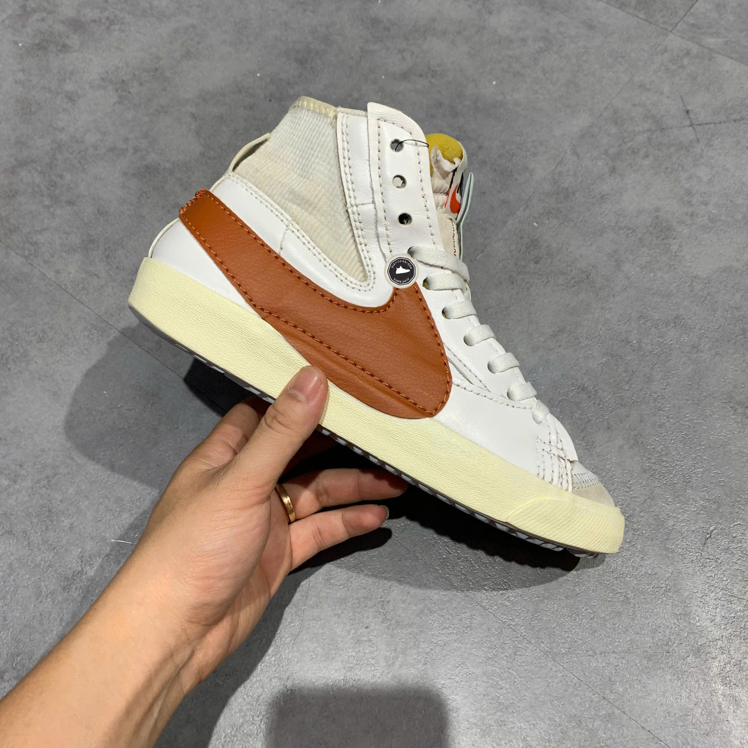 NIKE BLAZER MID ’77 JUMBO ‘DARK RUSSET’ – DD3111 101 SIZE 40.5 – GIÀY 2HAND CHÍNH HÃNG