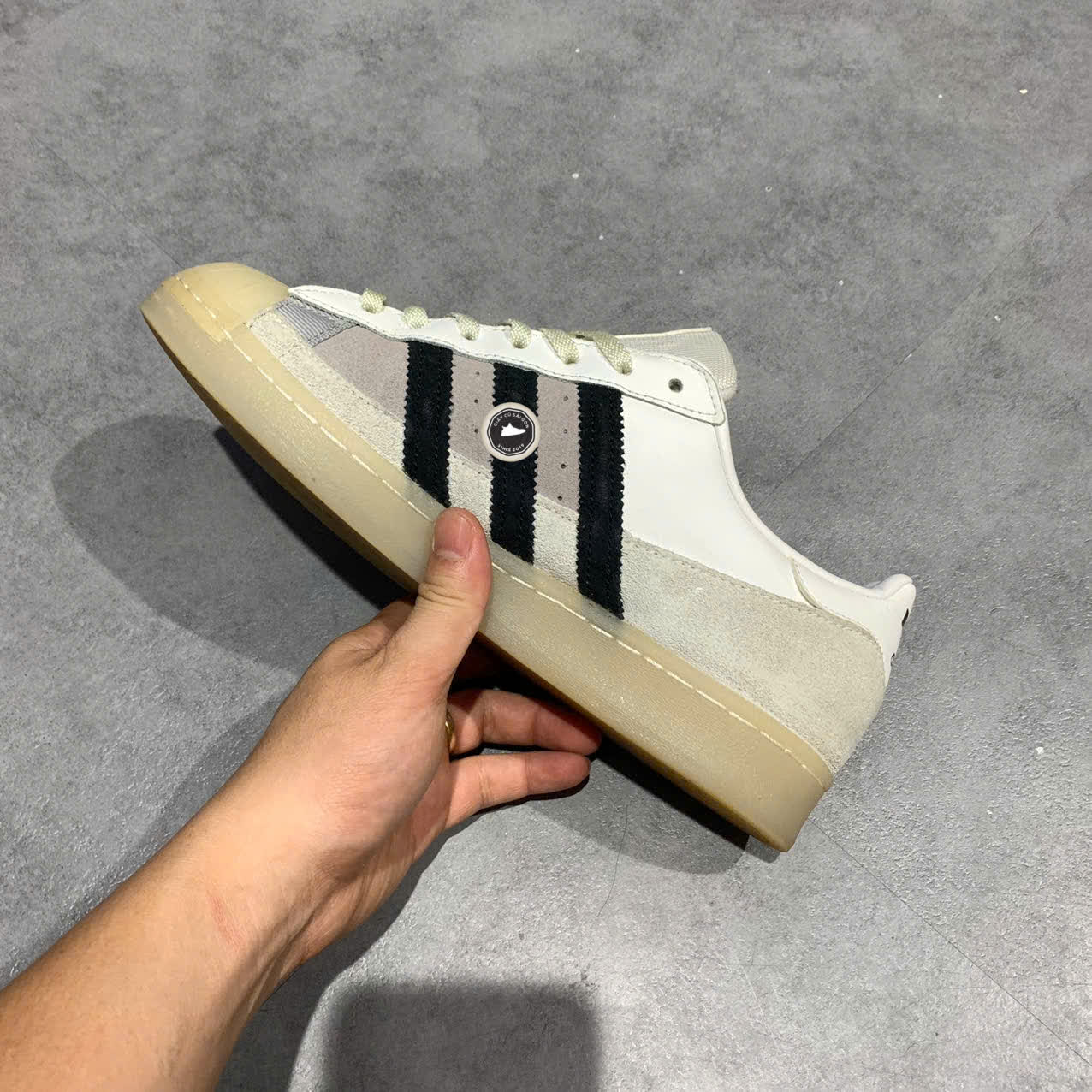 ADIDAS SUPERSTAR 'WHITE LIGHT CHARCOAL' FX5565 SIZE 41 1/3 GIÀY 2HAND CHÍNH HÃNG PVN19615