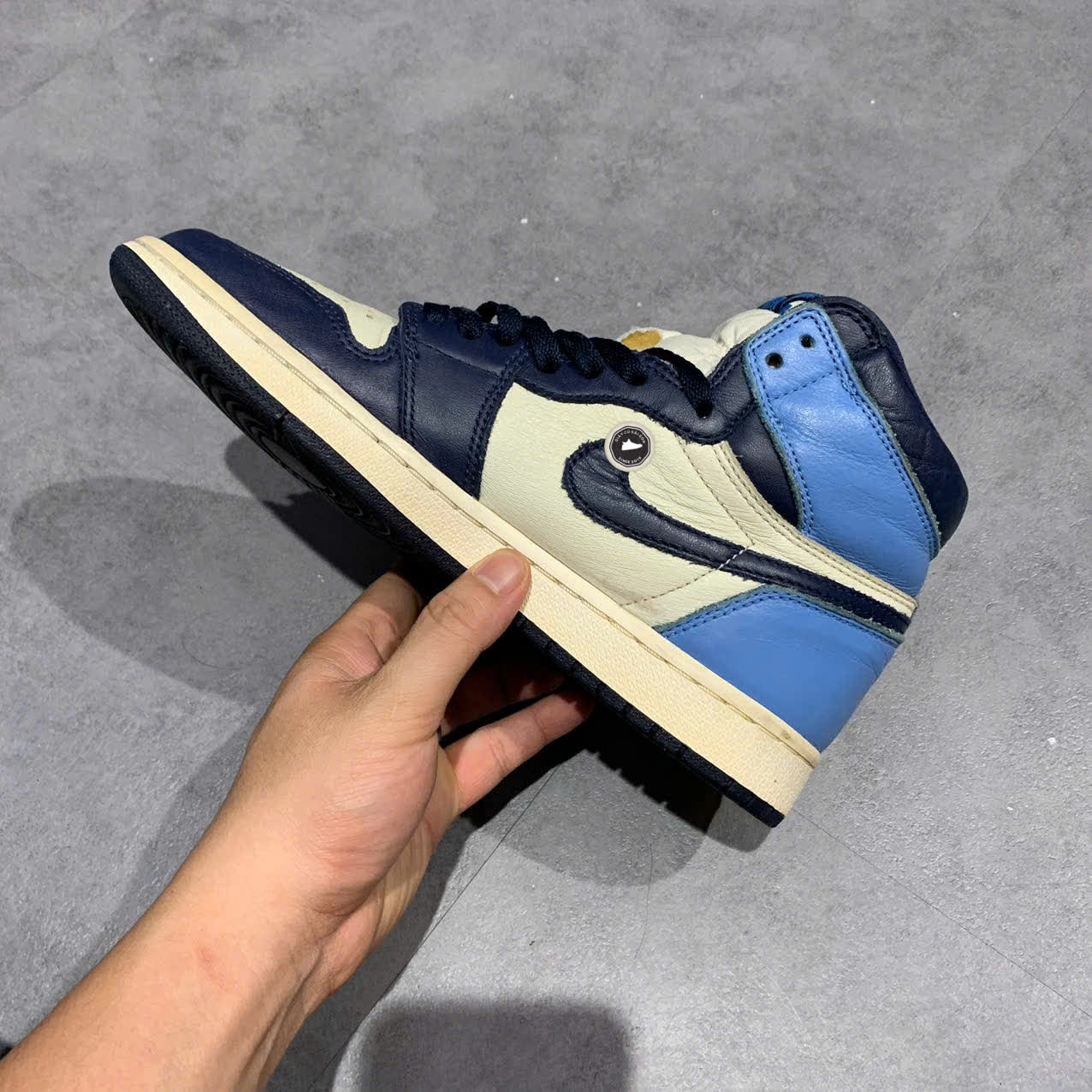 AIR JORDAN 1 RETRO HIGH OG “OBSIDIAN UNIVERSITY BLUE” 555088-140 SIZE 40.5 GIÀY 2HAND CHÍNH HÃNG PVN19837
