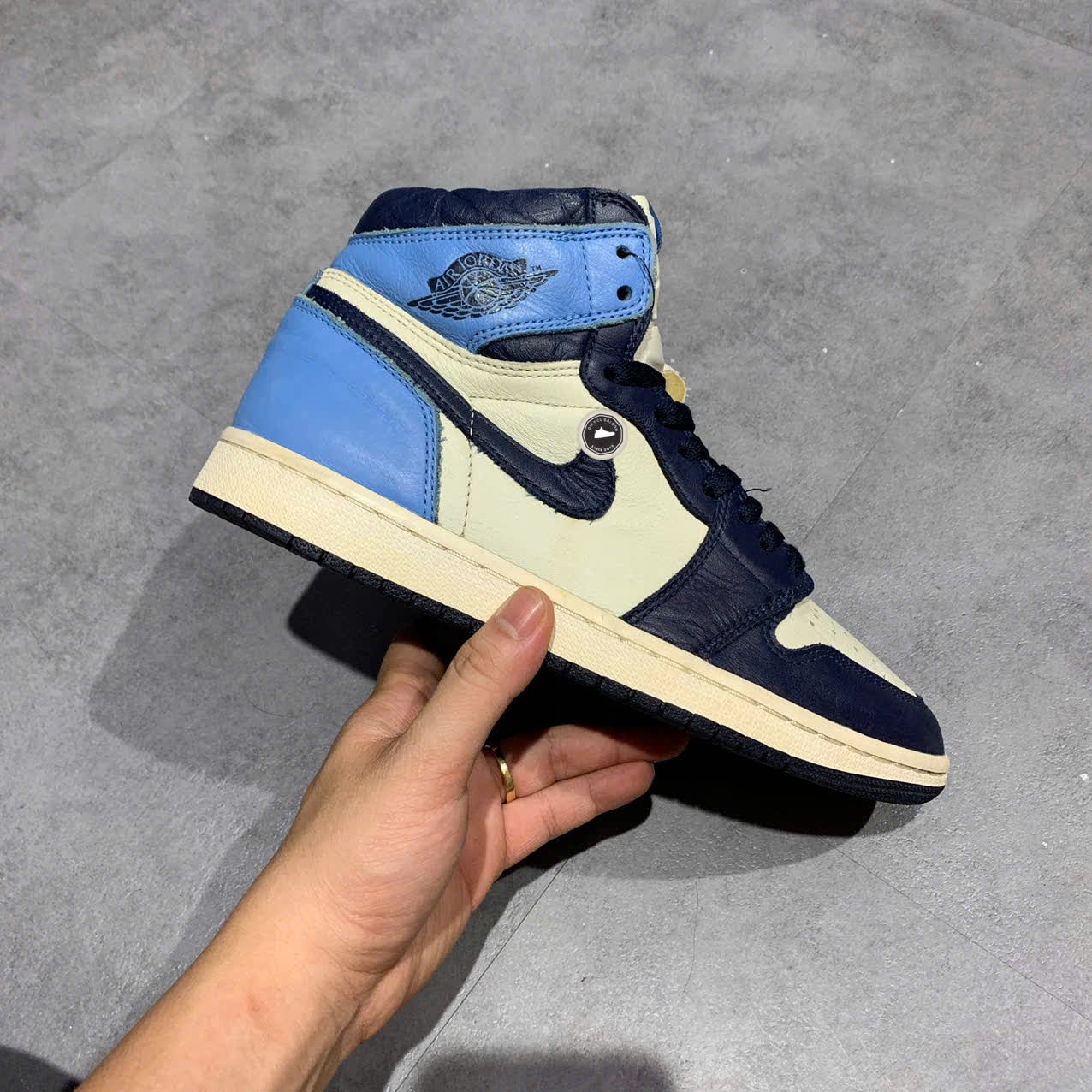 AIR JORDAN 1 RETRO HIGH OG “OBSIDIAN UNIVERSITY BLUE” 555088-140 SIZE 40.5 GIÀY 2HAND CHÍNH HÃNG PVN19837