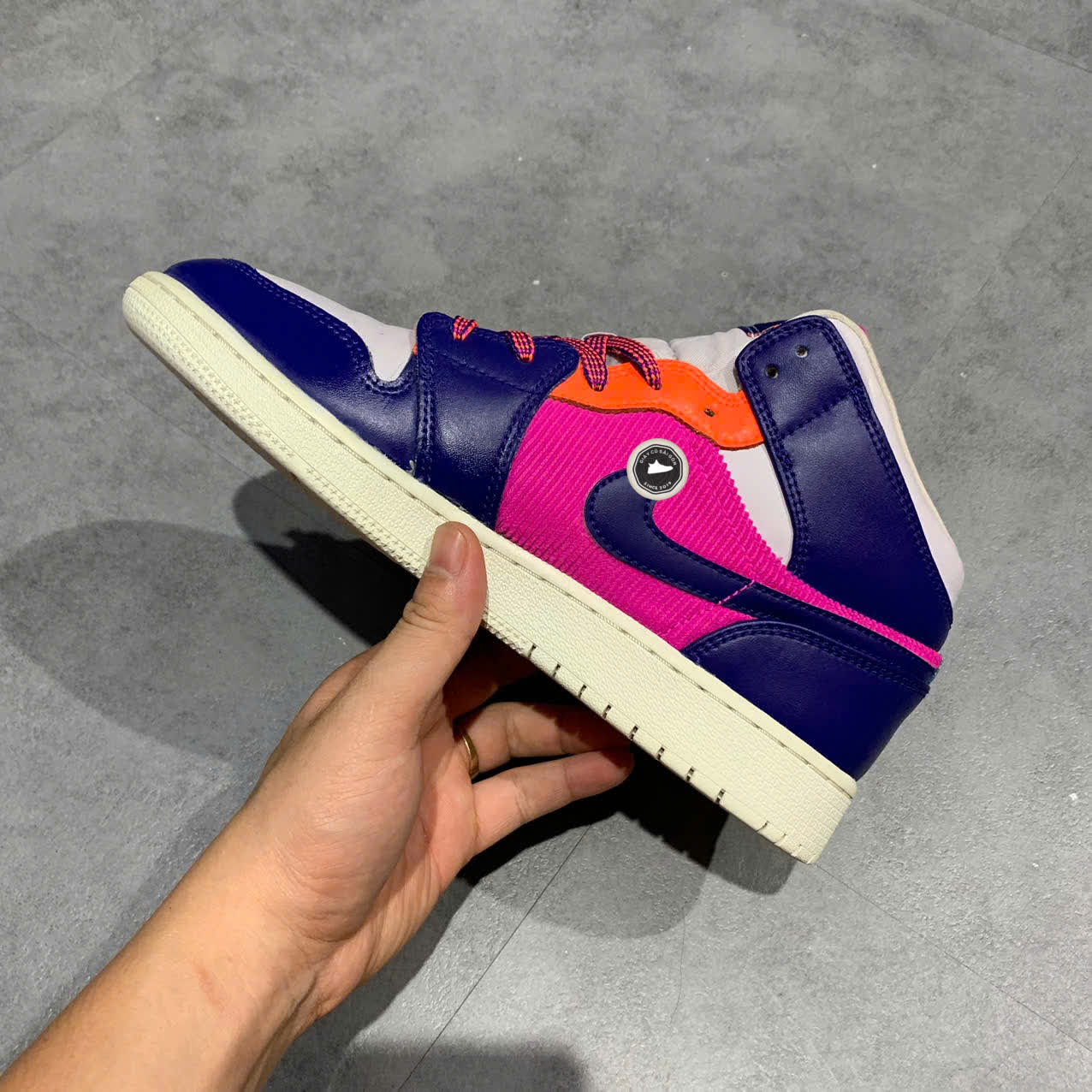 AIR JORDAN 1 MID (GS) – REGALY PURPLE FIRE PINK (mã 555112-602) SIZE 40 GIÀY 2HAND CHÍNH HÃNG PVN19800