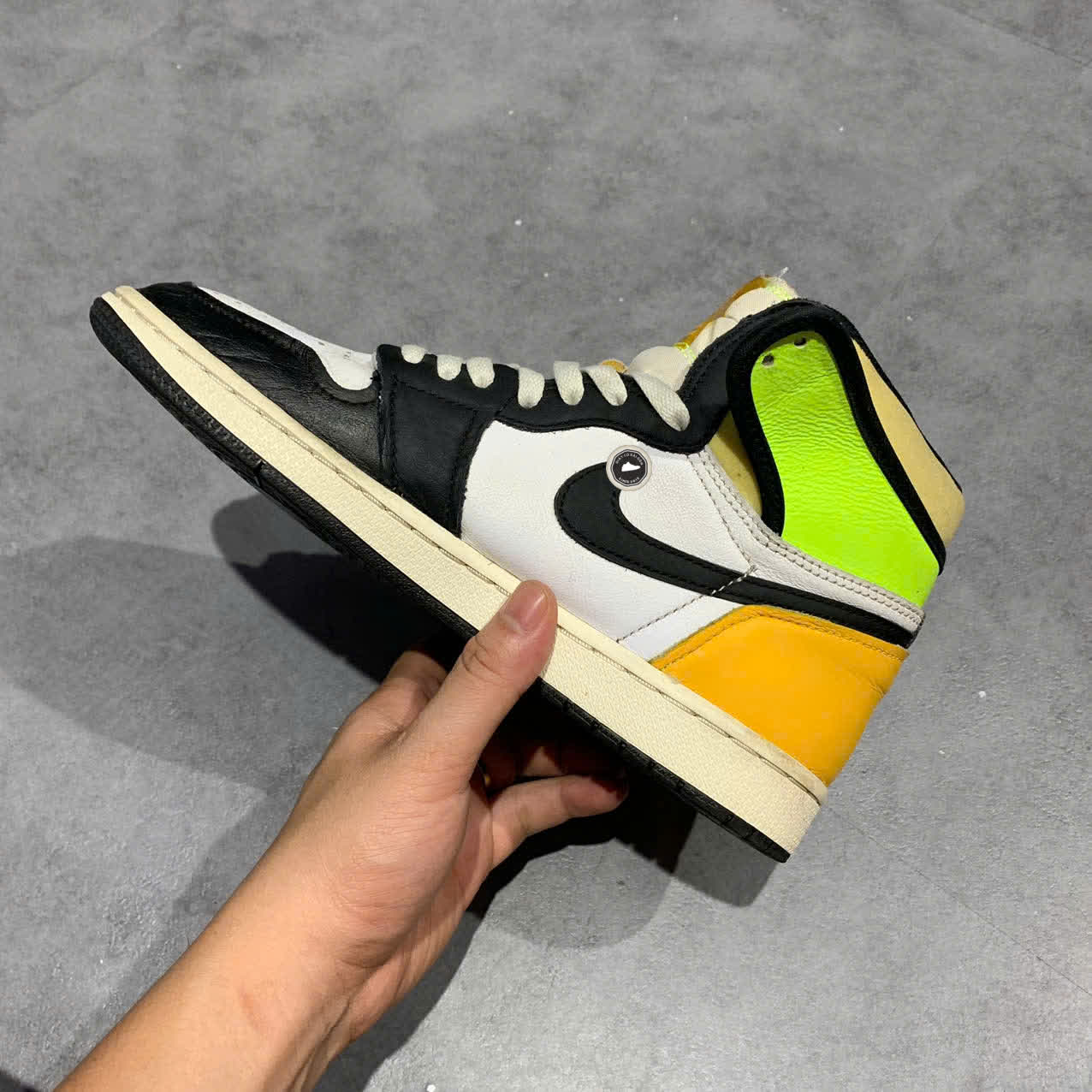 NIKE AIR JORDAN RETRO HIGH OG 'VOLT GOLD' 555088-118 SIZE