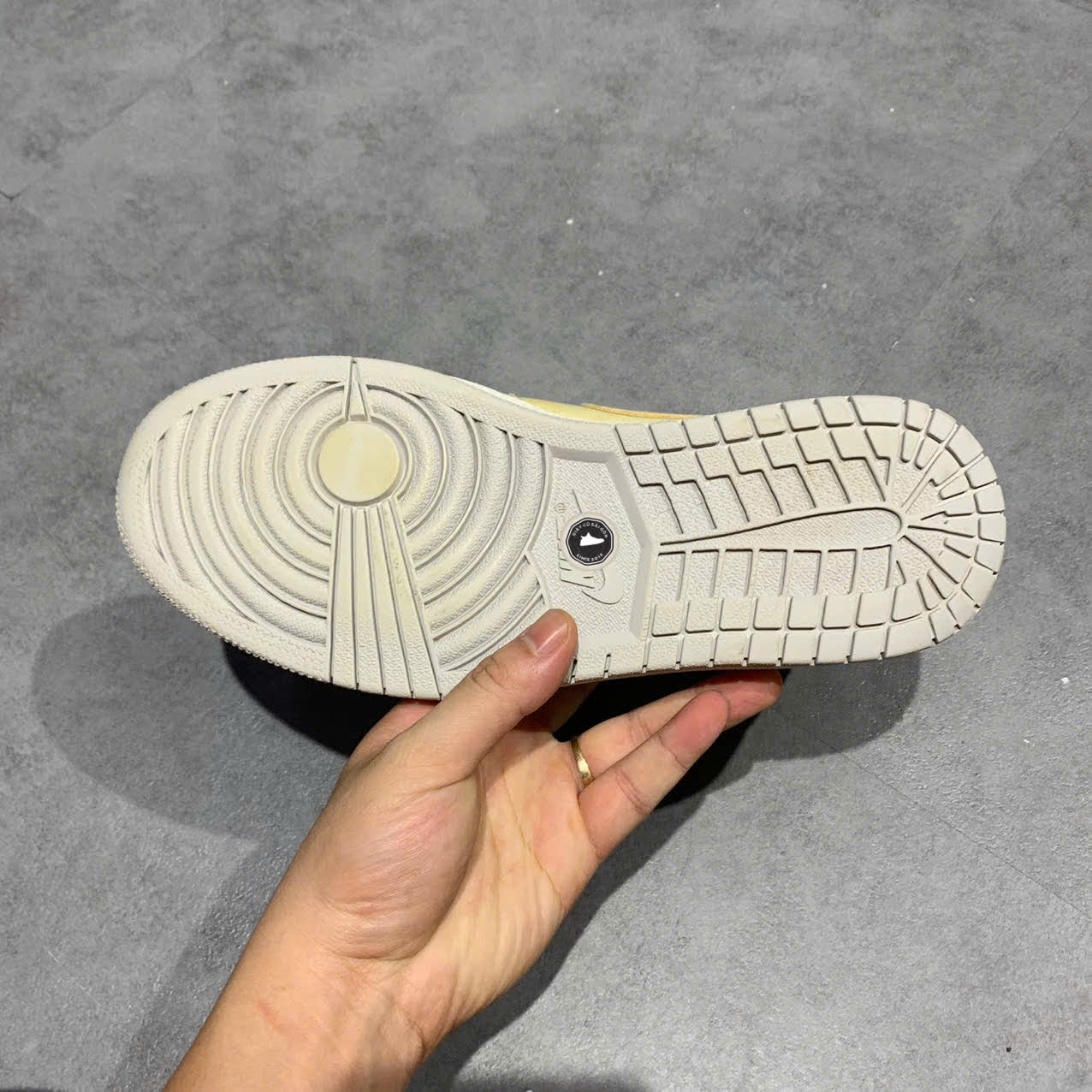 AIR JORDAN 1 LOW INSIDE OUT DN1635 100 SIZE 41 GIÀY 2HAND CHÍNH HÃNG PVN19832