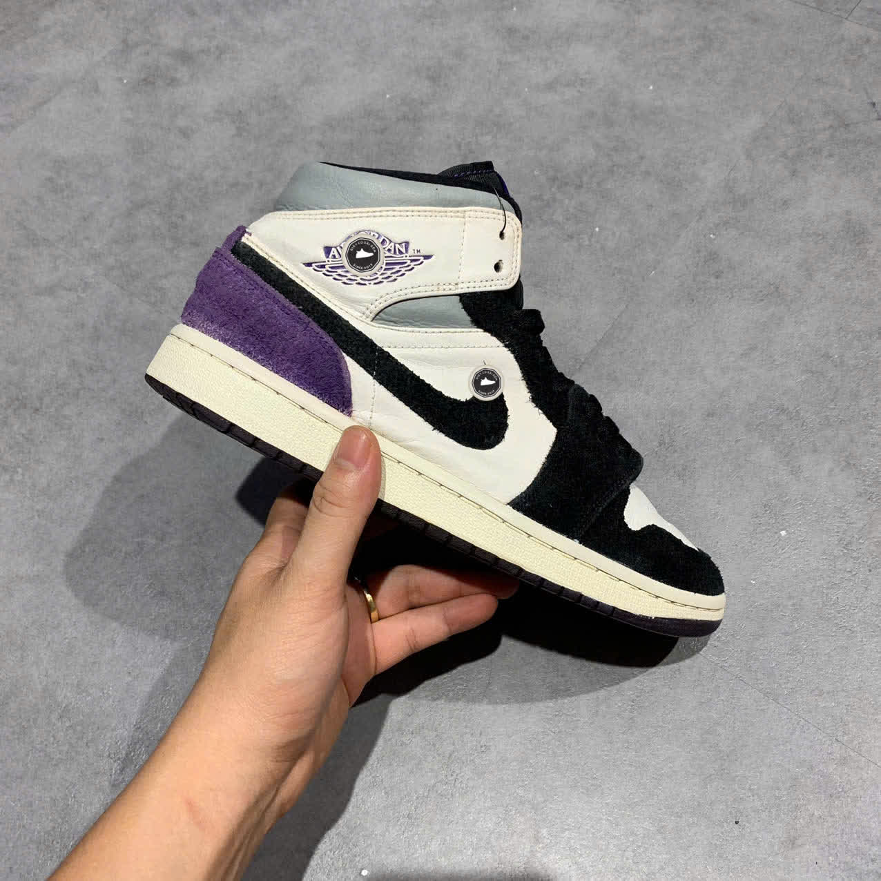 NIKE AIR JORDAN 1 MID SE 'VARSITY PURPLE' 852542-105 SIZE 40 GIÀY 2HAND CHÍNH HÃNG PVN19770