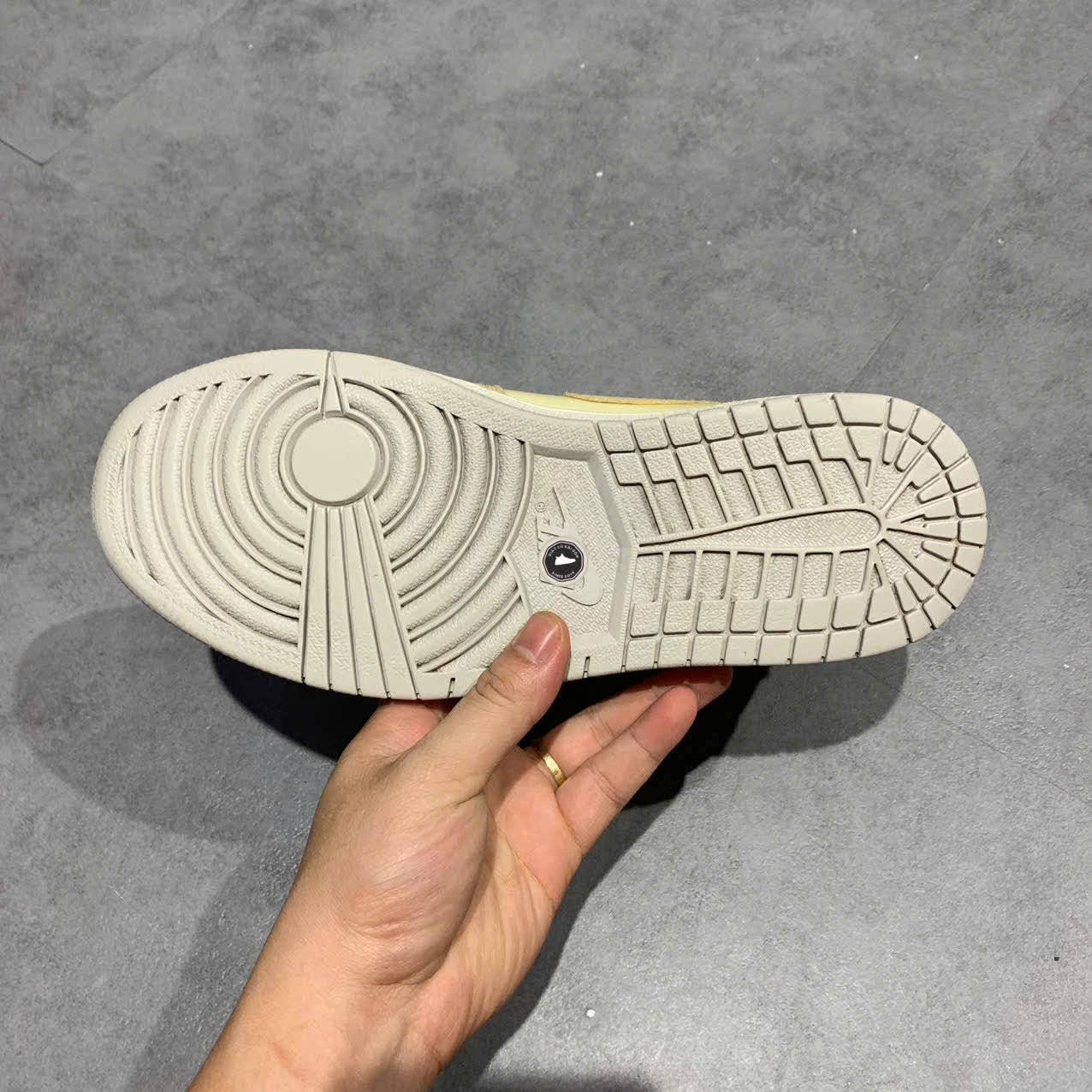 NIKE AIR JORDAN 1 LOW SE CRAFT INSIDE OUT DN1635 100 SIZE 41 GIÀY 2HAND CHÍNH HÃNG PVN19753