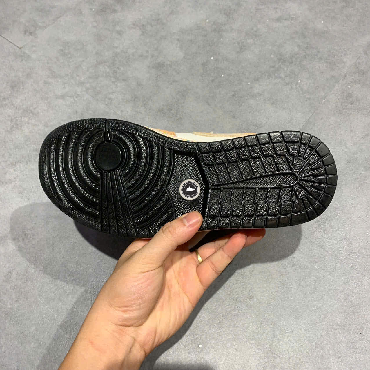 NIKE AIR JORDAN 1 MID BRUSHSTROKE DA8005-100 SIZE 40 GIÀY 2HAND CHÍNH HÃNG PVN19757