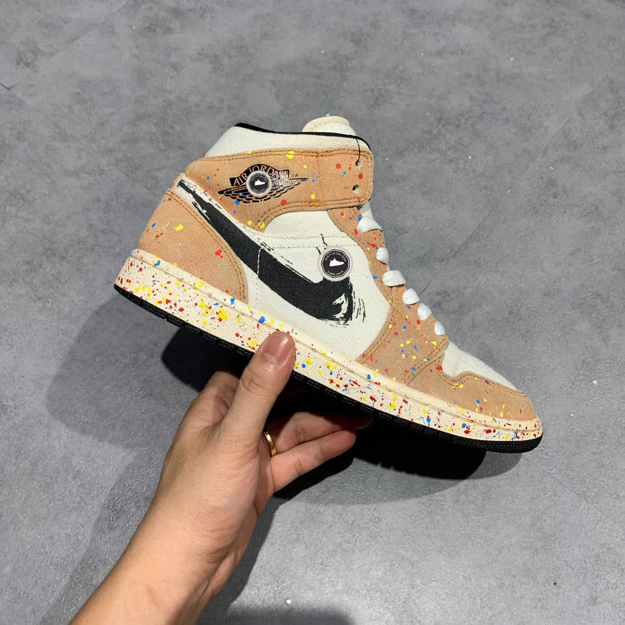 NIKE AIR JORDAN 1 MID BRUSHSTROKE DA8005-100 SIZE 40 GIÀY 2HAND CHÍNH HÃNG PVN19757