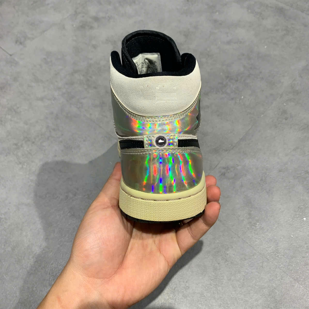 NIKE AIR JORDAN 1 MID DIRTY POWDER IRIDESCENT BQ6472-602 SIZE 40 GIÀY 2HAND CHÍNH HÃNG PVN19790