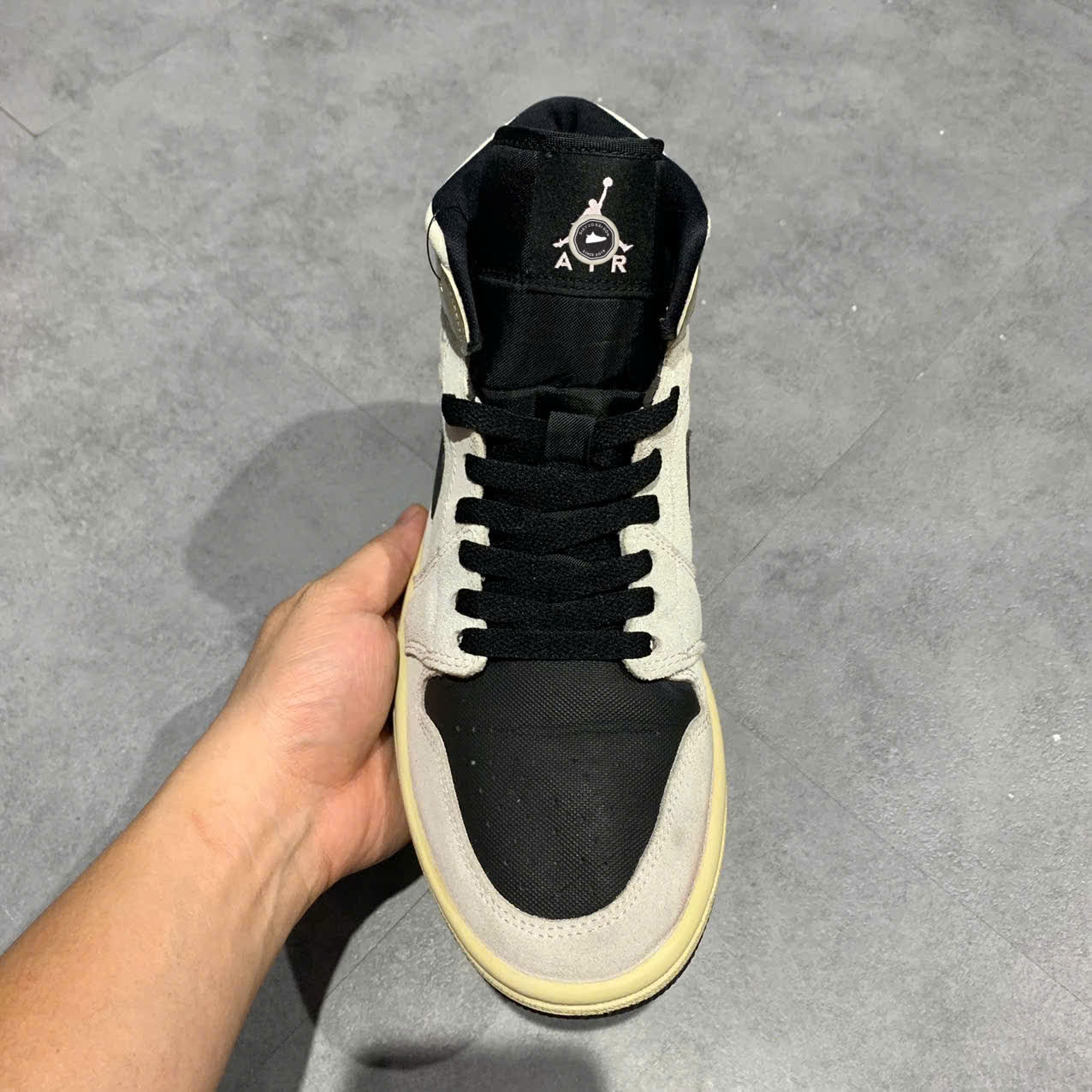 NIKE AIR JORDAN 1 MID DIRTY POWDER IRIDESCENT BQ6472-602 SIZE 40 GIÀY 2HAND CHÍNH HÃNG PVN19790