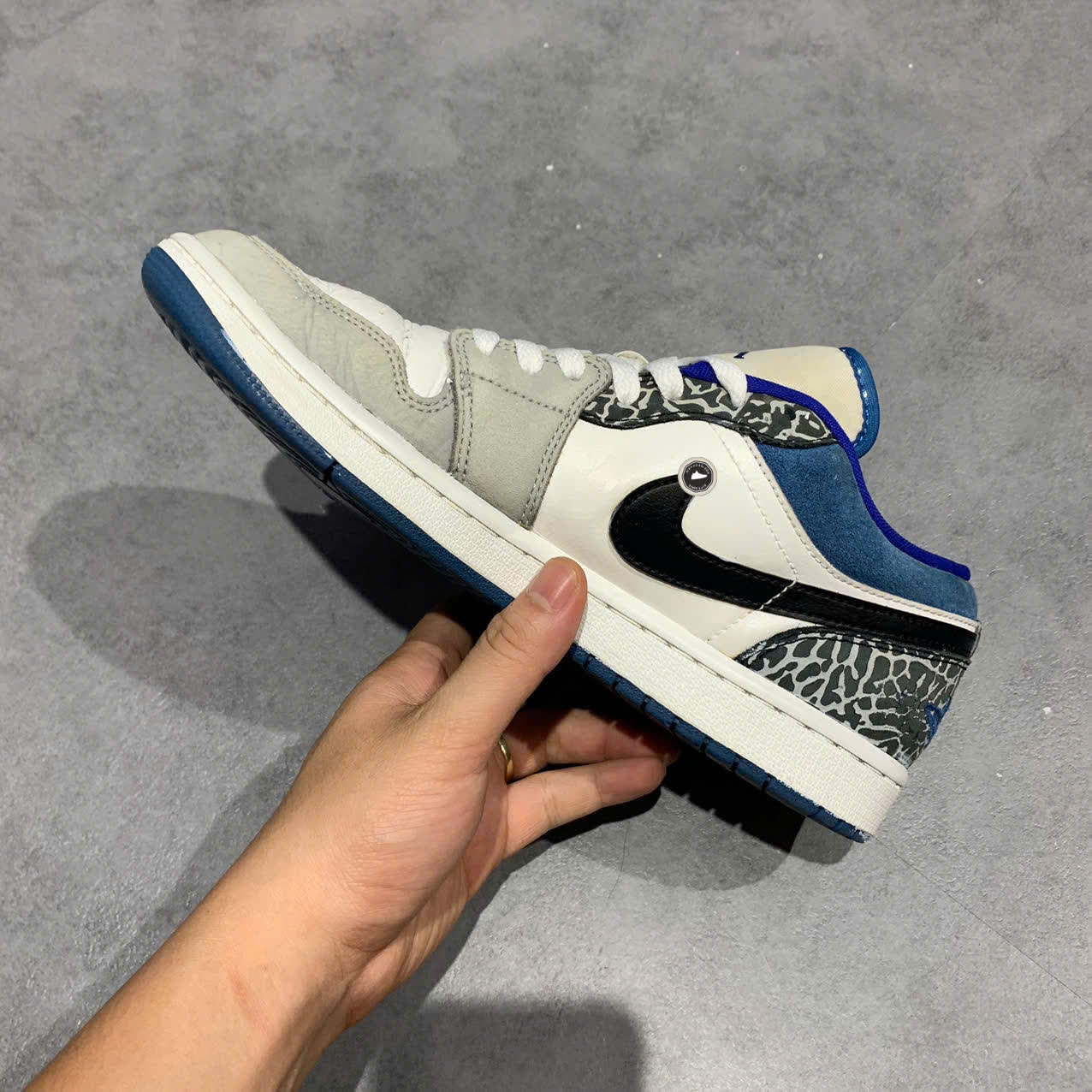 NIKE AIR JORDAN 1 LOW SE TRUE BLUE DM1199 140 SIZE 41 GIÀY 2HAND CHÍNH HÃNG PVN19764