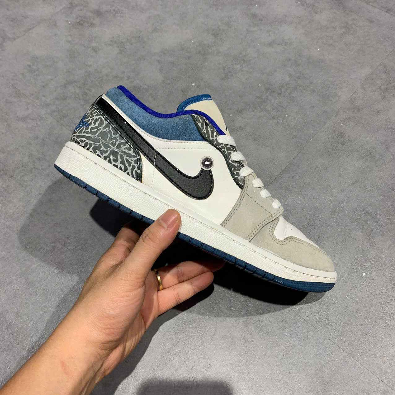 NIKE AIR JORDAN 1 LOW SE TRUE BLUE DM1199 140 SIZE 41 GIÀY 2HAND CHÍNH HÃNG PVN19764