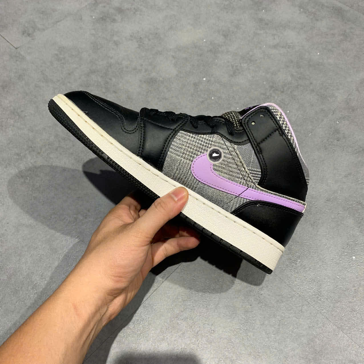 AIR JORDAN 1 MID SE HOUNDSTOOTH DC7226-015 SIZE 40 GIÀY 2HAND CHÍNH HÃNG PVN19797