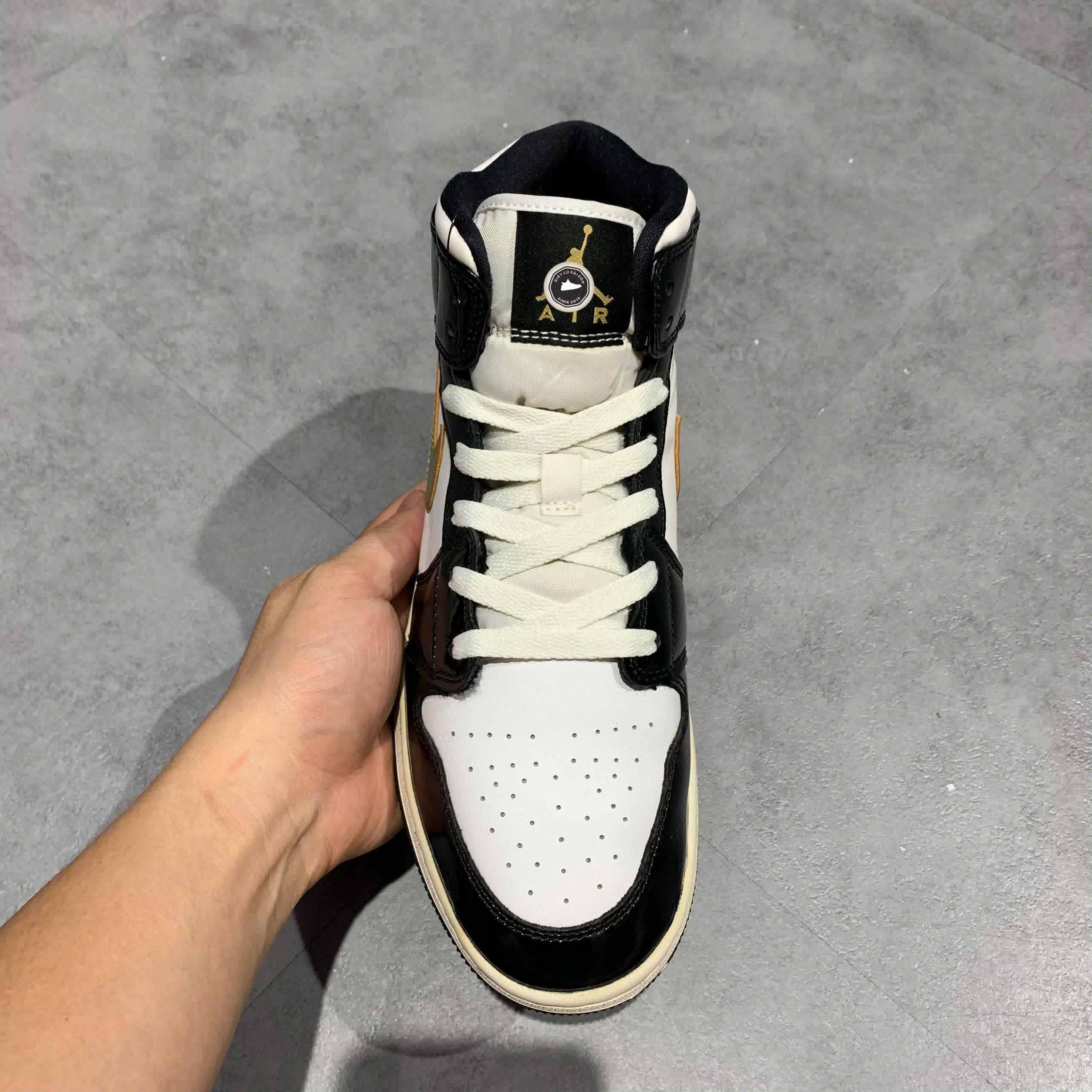 NIKE AIR JORDAN 1 MID SE 'BLACK GOLD' BQ6931-007 SIZE 40 GIÀY 2HAND CHÍNH HÃNG PVN19748