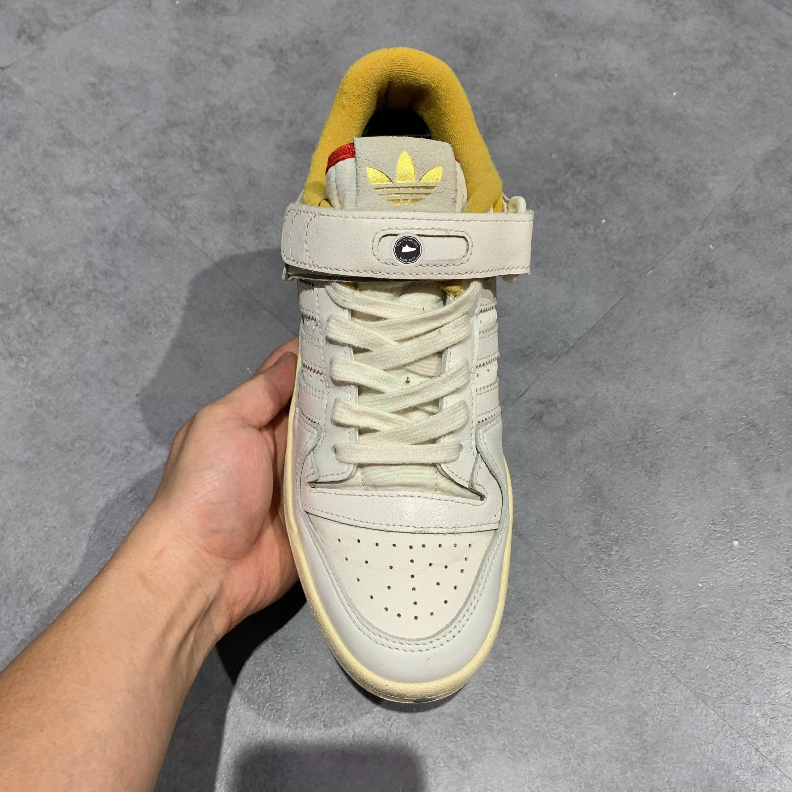 ADIDAS FORUM 84 LOW “CREAM WHITE VICTORY GOLD” GZ8961 SIZE 40 GIÀY 2HAND CHÍNH HÃNG PVN19534