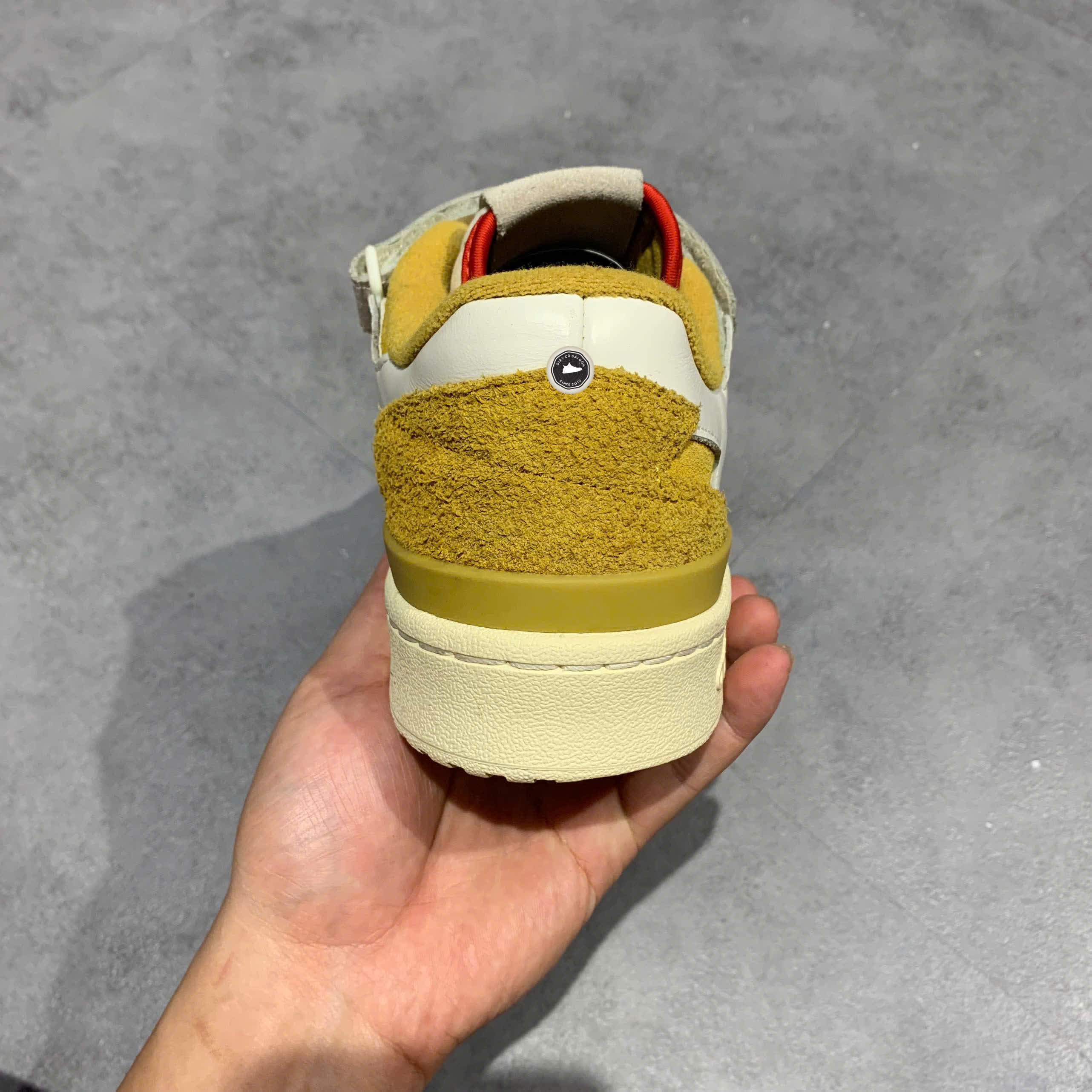 ADIDAS FORUM 84 LOW “CREAM WHITE VICTORY GOLD” GZ8961 SIZE 40 GIÀY 2HAND CHÍNH HÃNG PVN19534