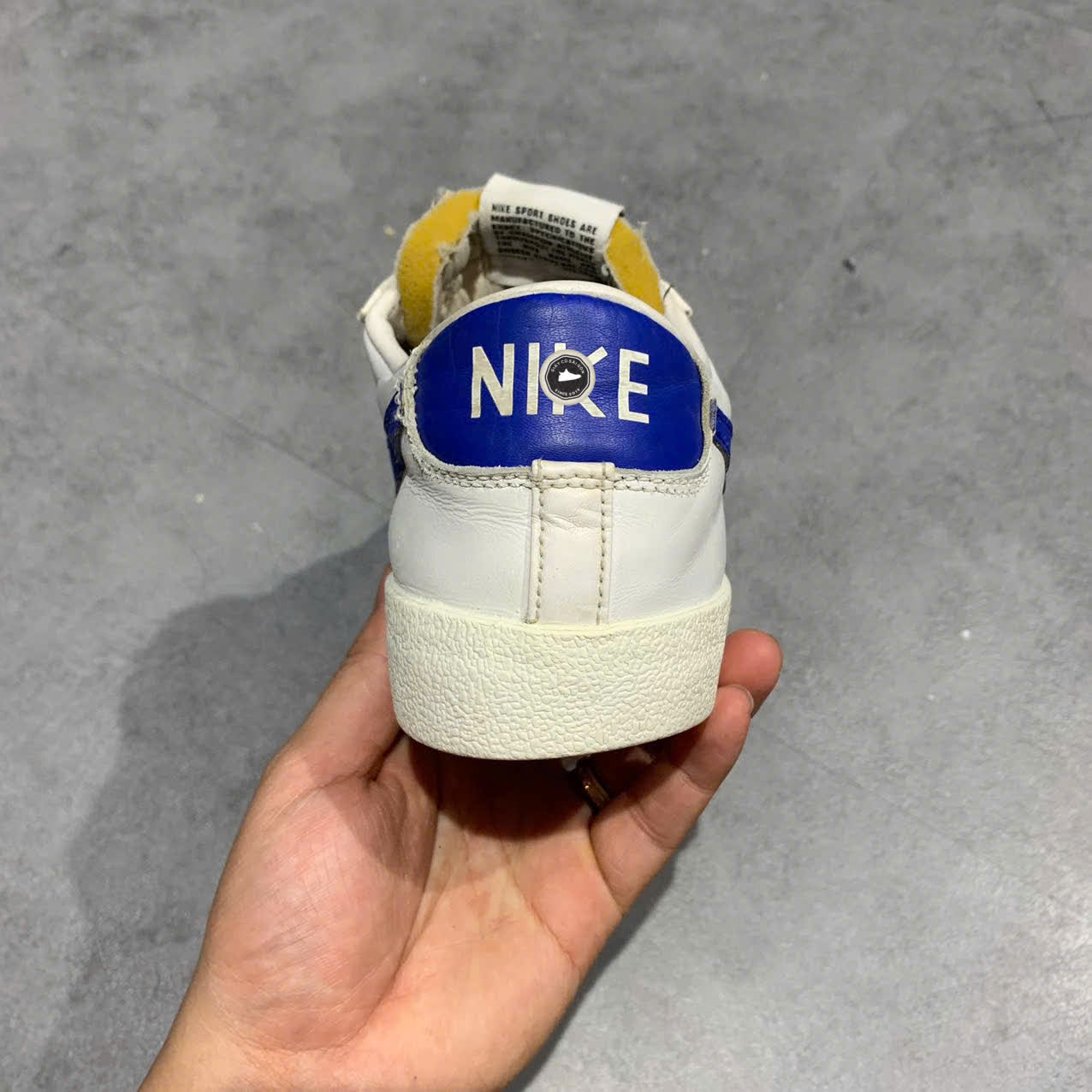 NIKE BLAZER LOW ’77 VINTAGE “SUMMIT WHITE / GYM RED” DA6364-103 — SIZE 42.5 GIÀY 2HAND CHÍNH HÃNG — PVN19686