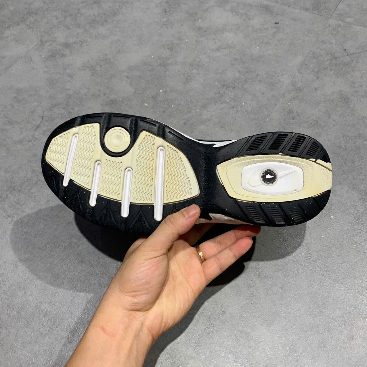 NIKE AIR MONARCH IV “WHITE × METALLIC SILVER × MIDNIGHT NAVY” 416355-102 SIZE 40.5 GIÀY 2HAND CHÍNH HÃNG PVN19707