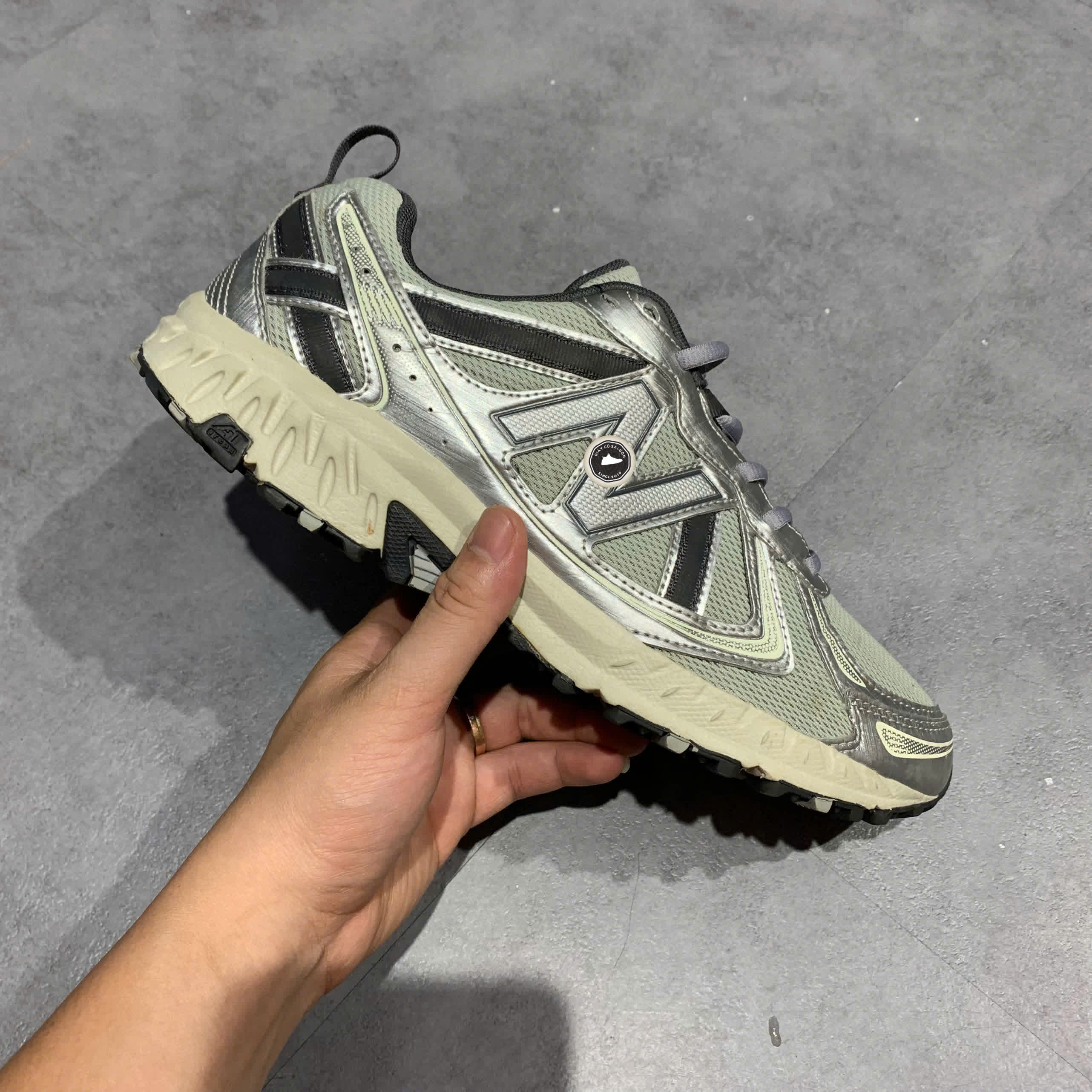 NEW BALANCE 410 MT410KR5 SIZE 42.5 GIÀY 2HAND CHÍNH HÃNG PVN19874