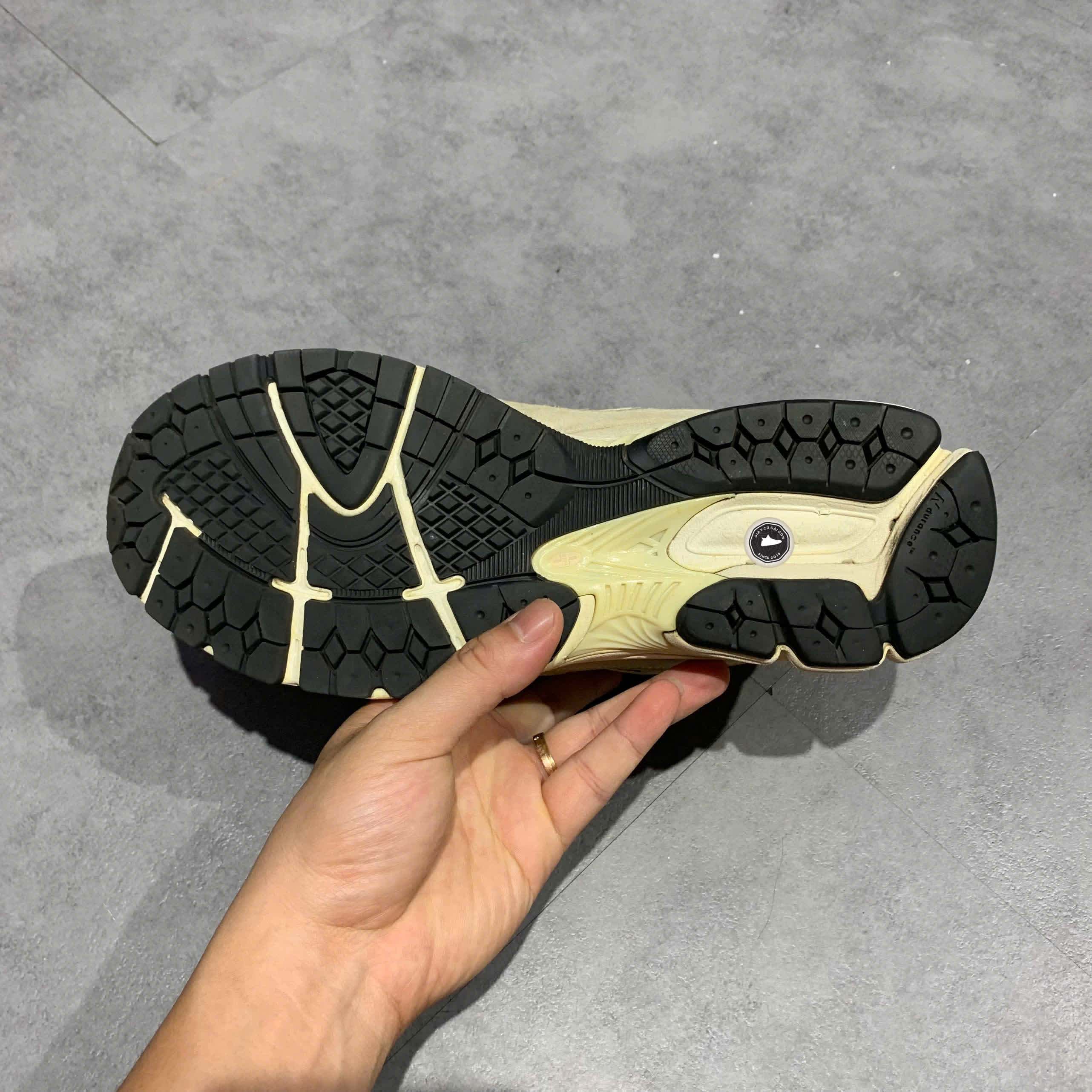 NEW BALANCE 2002R M2002RCC SIZE 42.5 GIÀY 2HAND CHÍNH HÃNG PVN19860