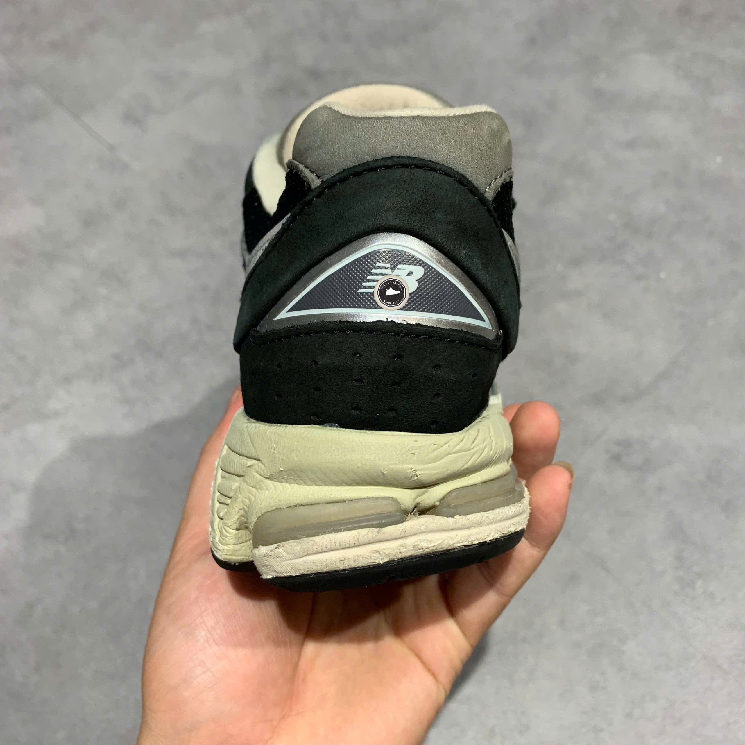 NEW BALANCE 2002R M2002RNC SIZE 42.5 GIÀY 2HAND CHÍNH HÃNG PVN19863