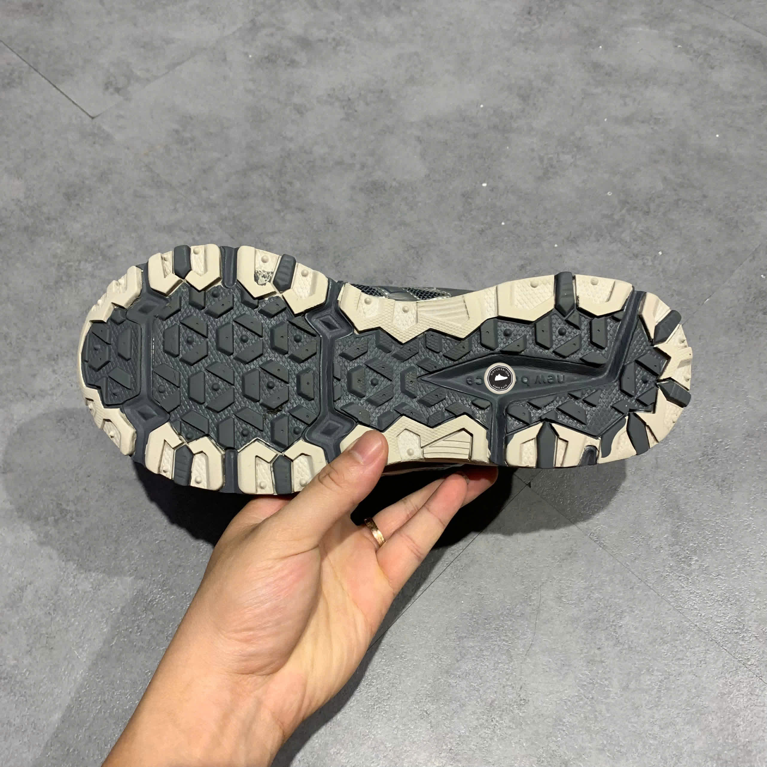 NEW BALANCE 410 MT410GS5 SIZE 41.5 GIÀY 2HAND CHÍNH HÃNG PVN19862