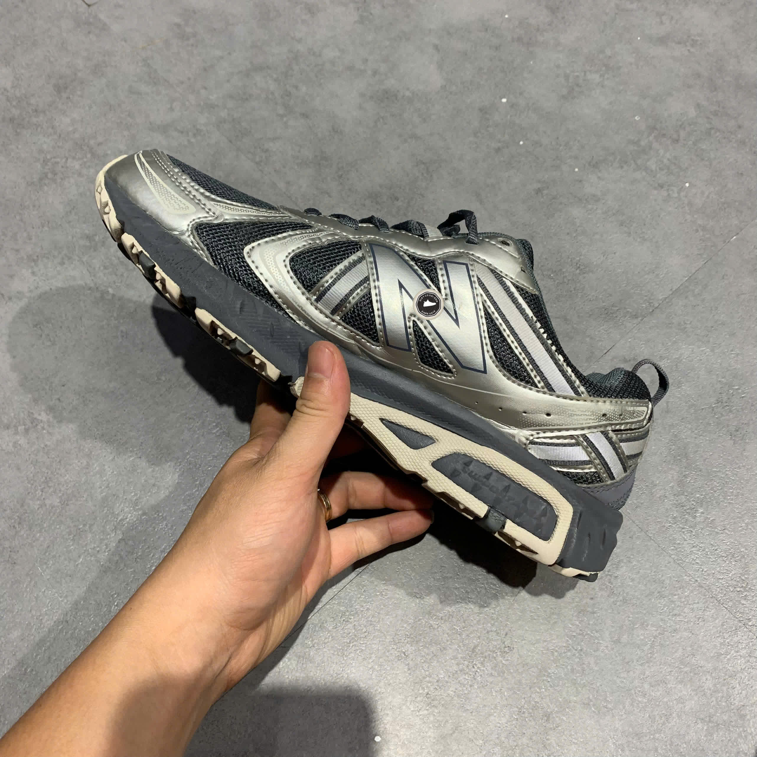 NEW BALANCE 410 MT410GS5 SIZE 41.5 GIÀY 2HAND CHÍNH HÃNG PVN19862