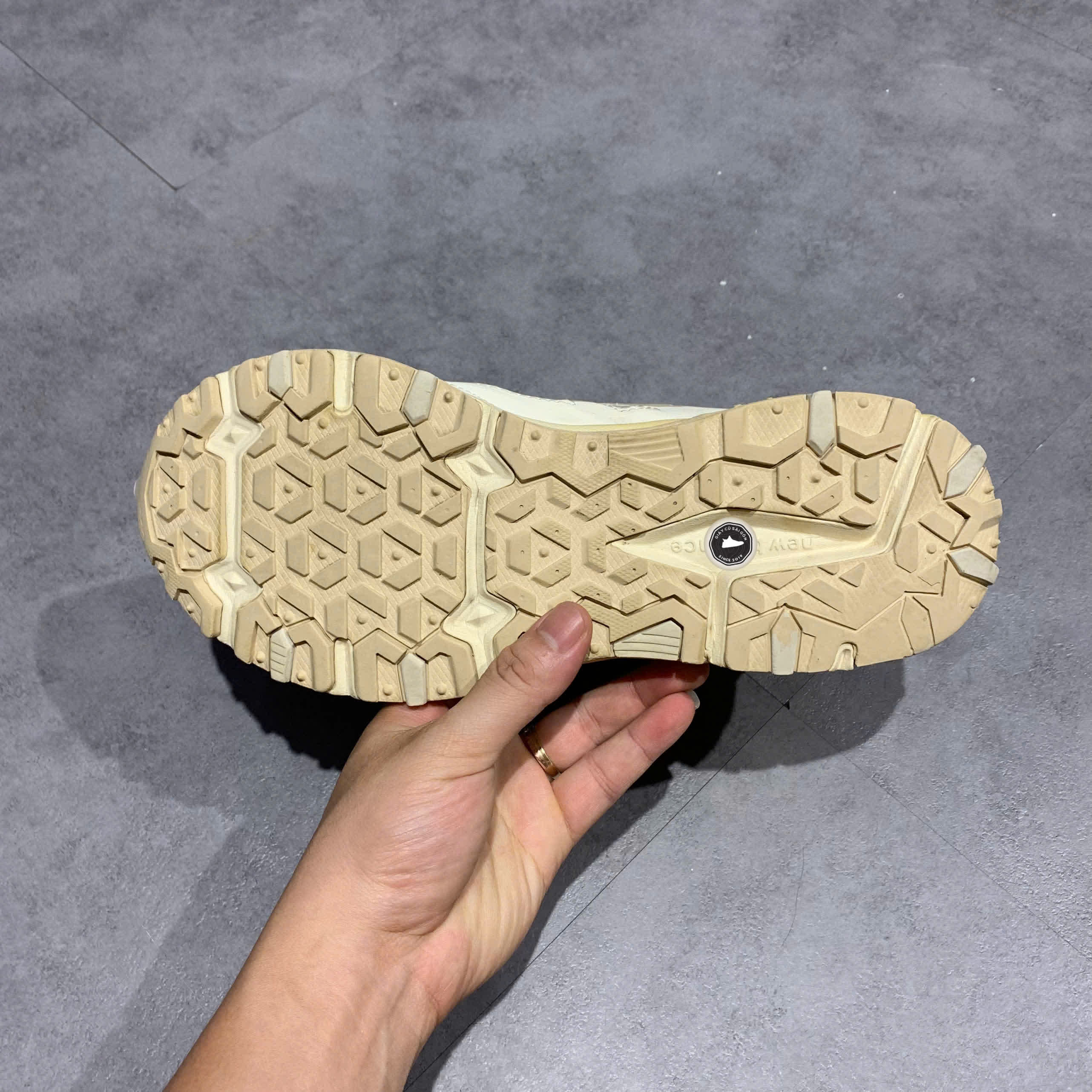 NEW BALANCE 410 MT410KA5 SIZE 41.5 GIÀY 2HAND CHÍNH HÃNG PVN19877