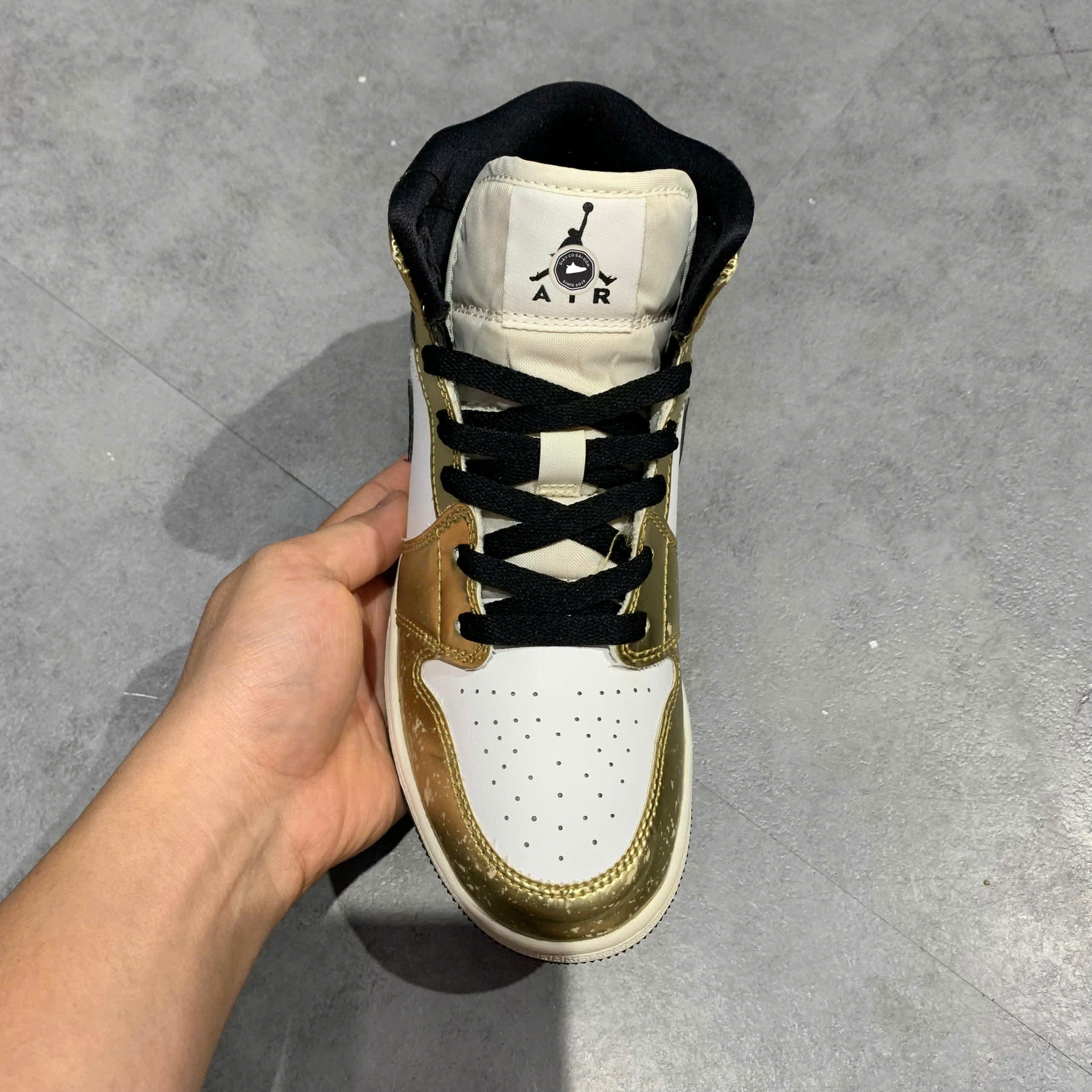 AIR JORDAN 1 MID SE ‘METALLIC GOLD’ DC1420-700 SIZE 37.5 GIÀY 2HAND CHÍNH HÃNG PVN20182