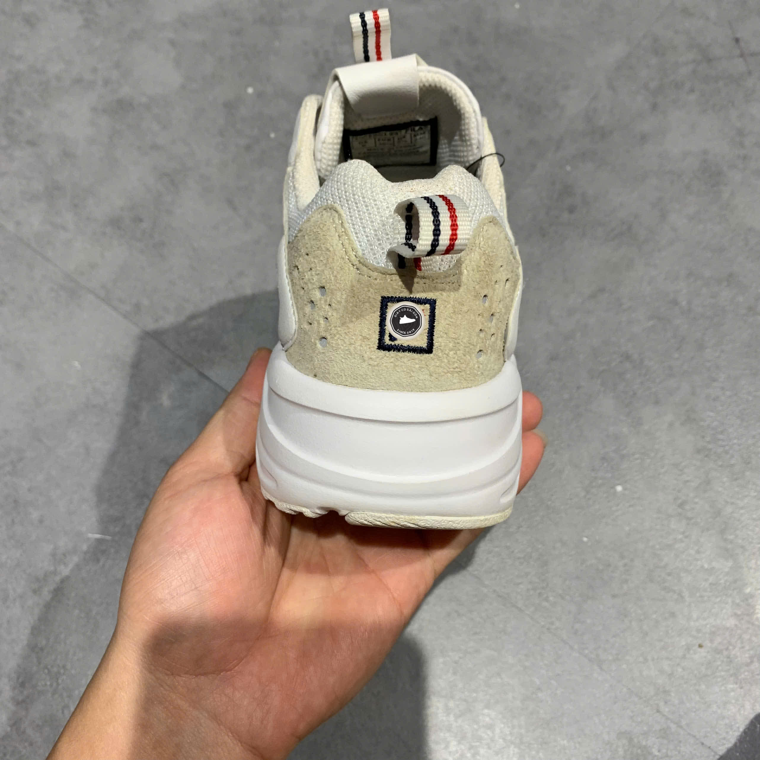 FILA RAY 'WHITE NAVY' FS1SIA3061X-WBK SIZE 38 GIÀY 2HAND CHÍNH HÃNG PVN20250