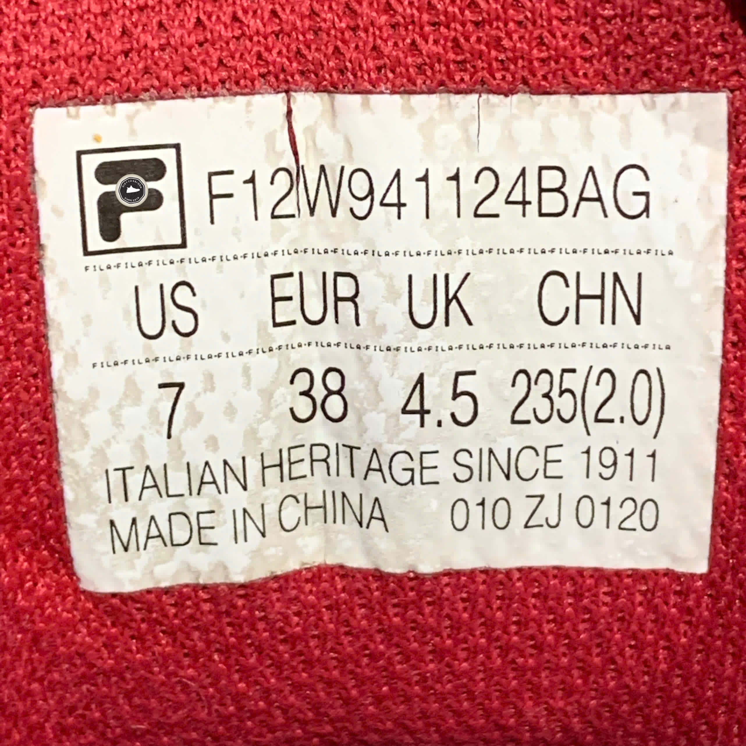 FILA RETRO RUNNING SHOES GOLDEN 010ZJ0120 SIZE 38 GIÀY 2HAND CHÍNH HÃNG PVN20119