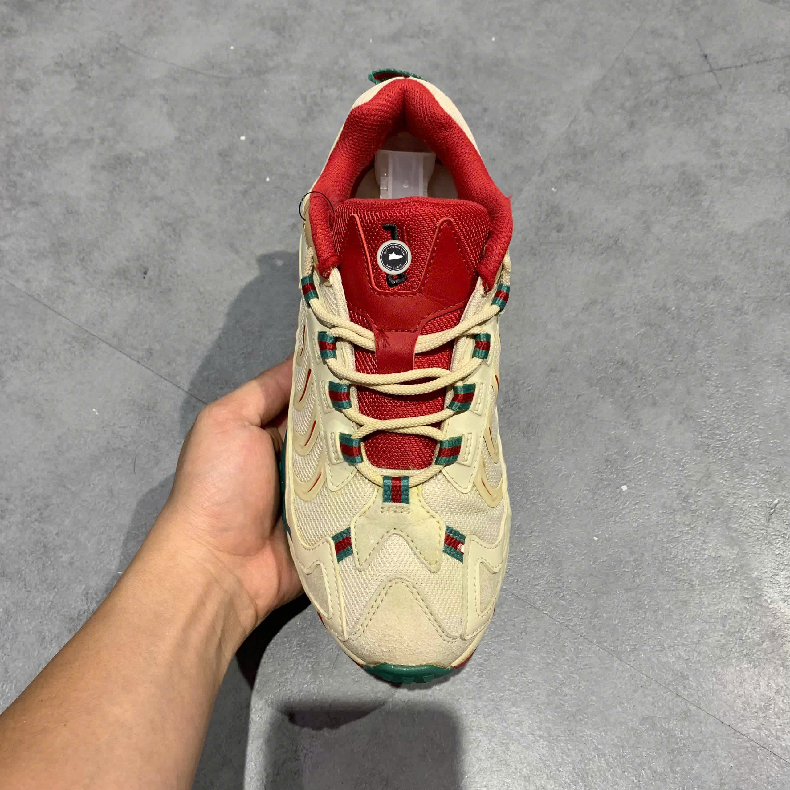 FILA RETRO RUNNING SHOES GOLDEN 010ZJ0120 SIZE 38 GIÀY 2HAND CHÍNH HÃNG PVN20119