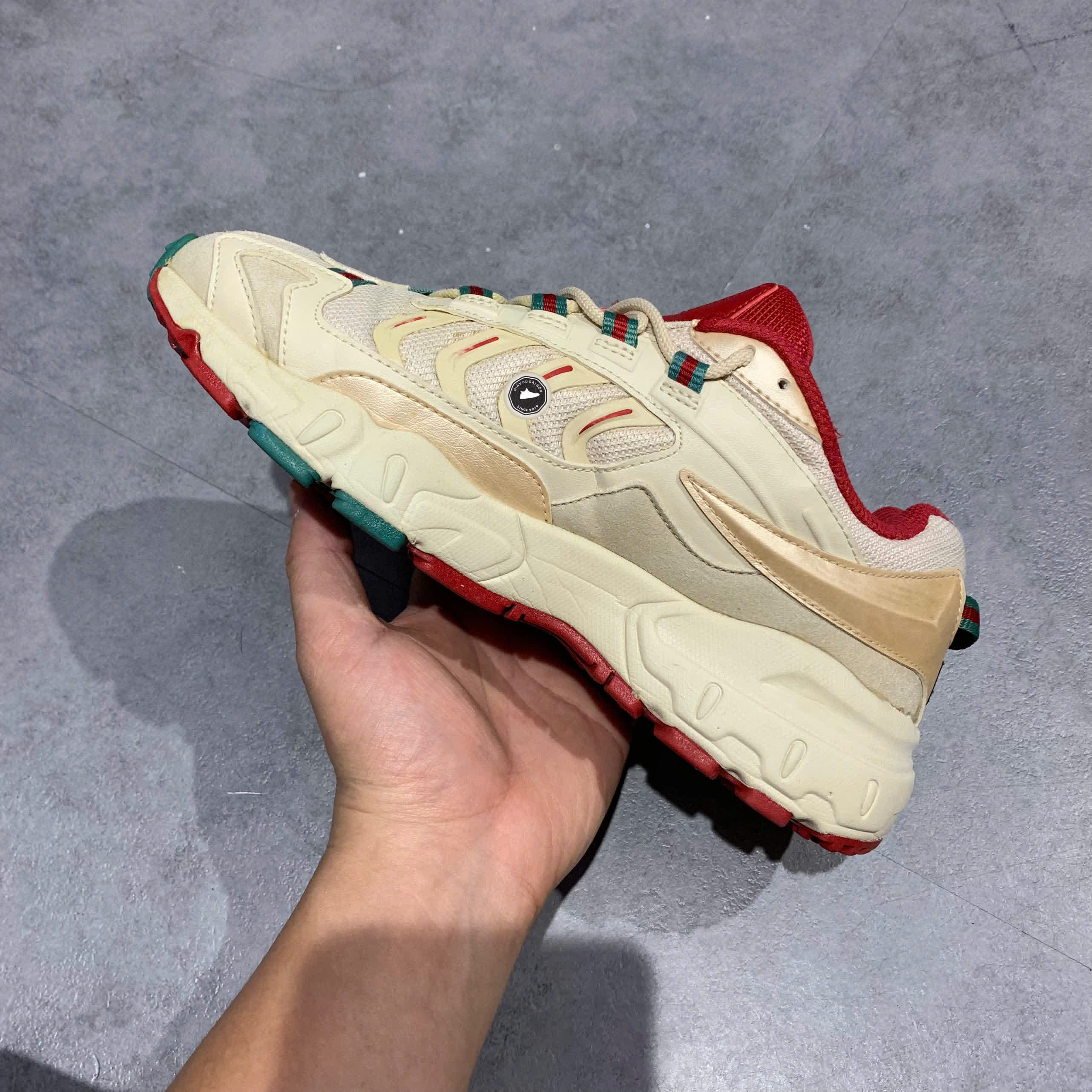 FILA RETRO RUNNING SHOES GOLDEN 010ZJ0120 SIZE 38 GIÀY 2HAND CHÍNH HÃNG PVN20119