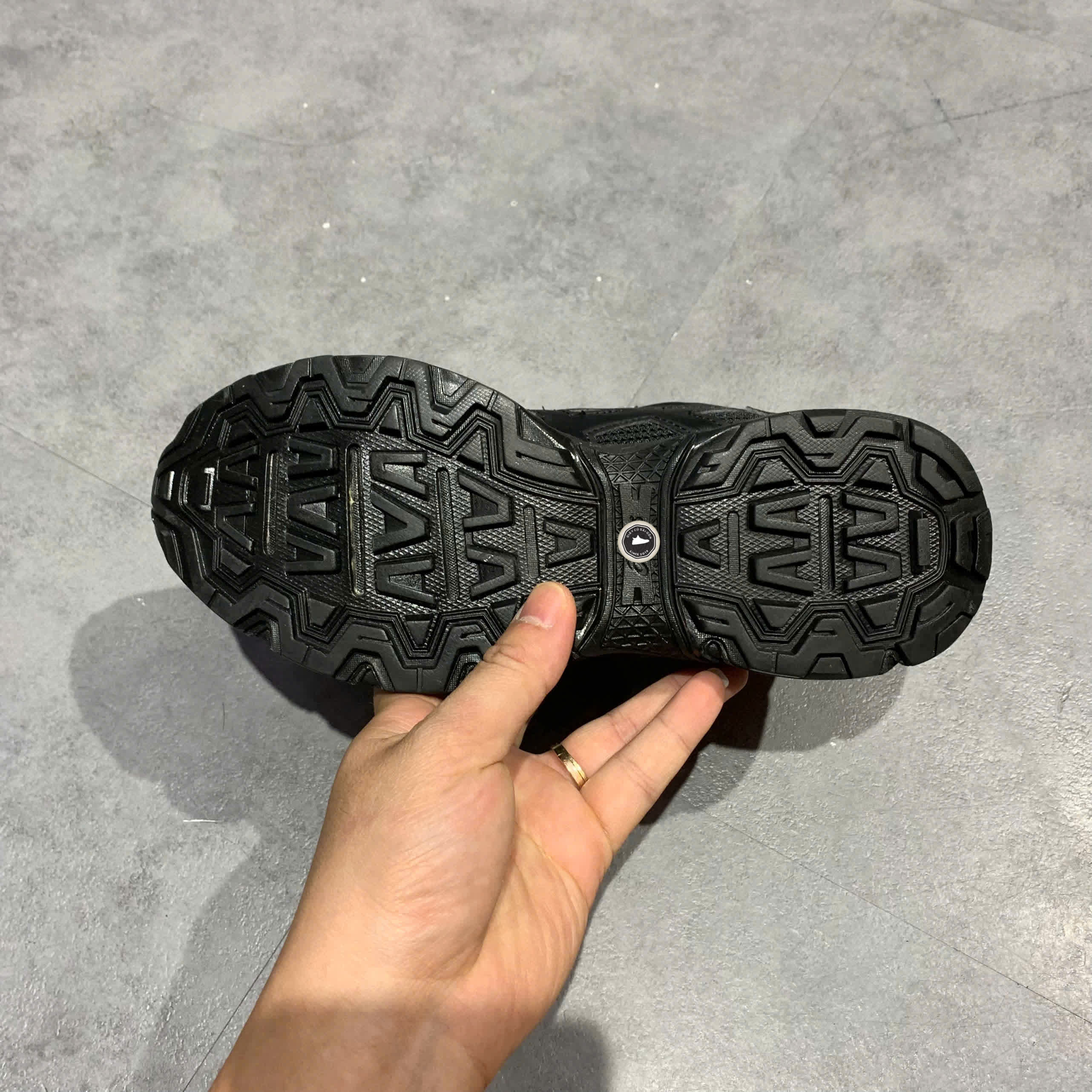 ASICS JOG 100T ‘BLACK’ 1022A335 SIZE 37 PVN20249